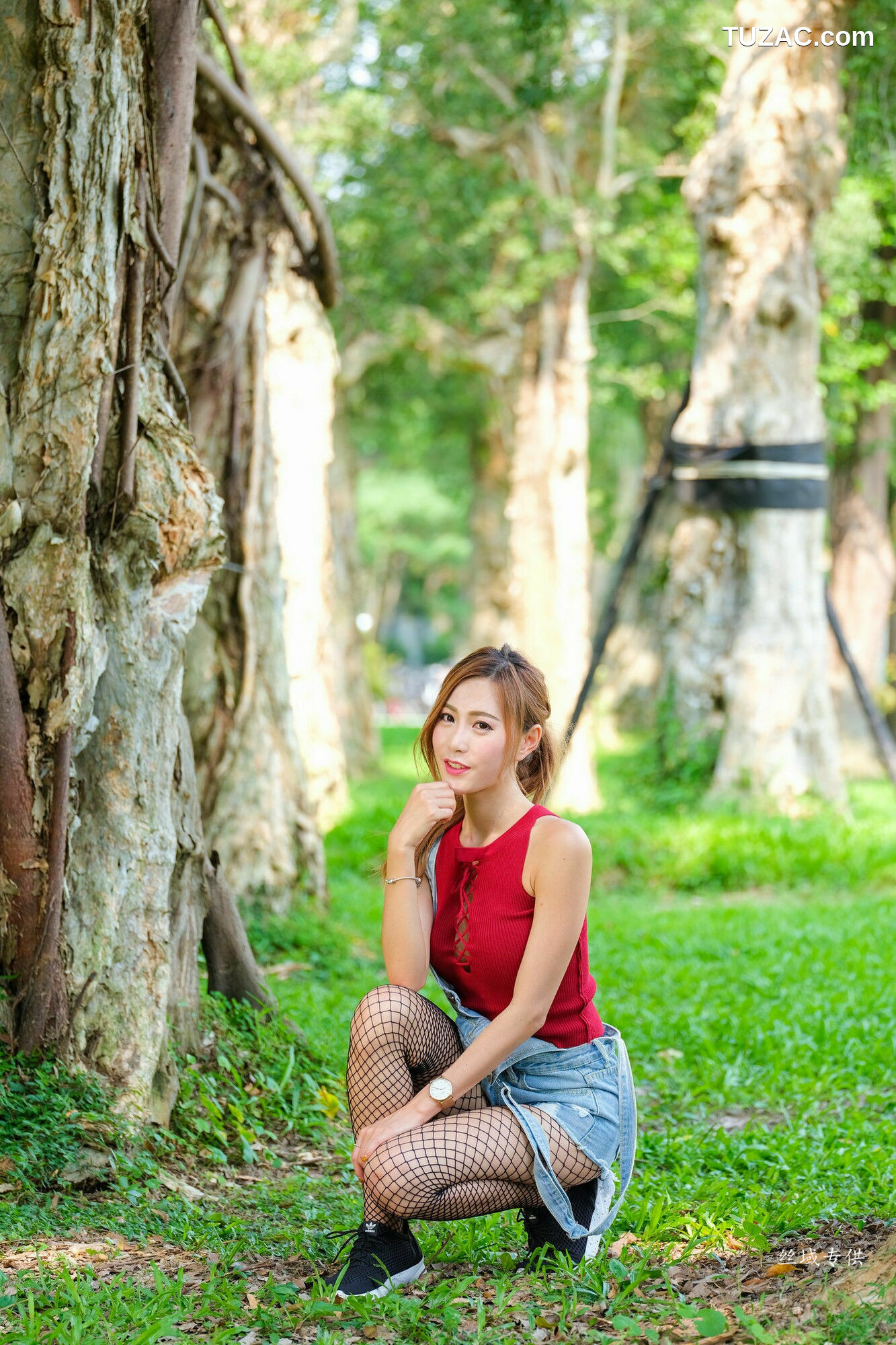 台湾正妹_ 黄艾比《外拍服装》网袜系列 写真集[85P]