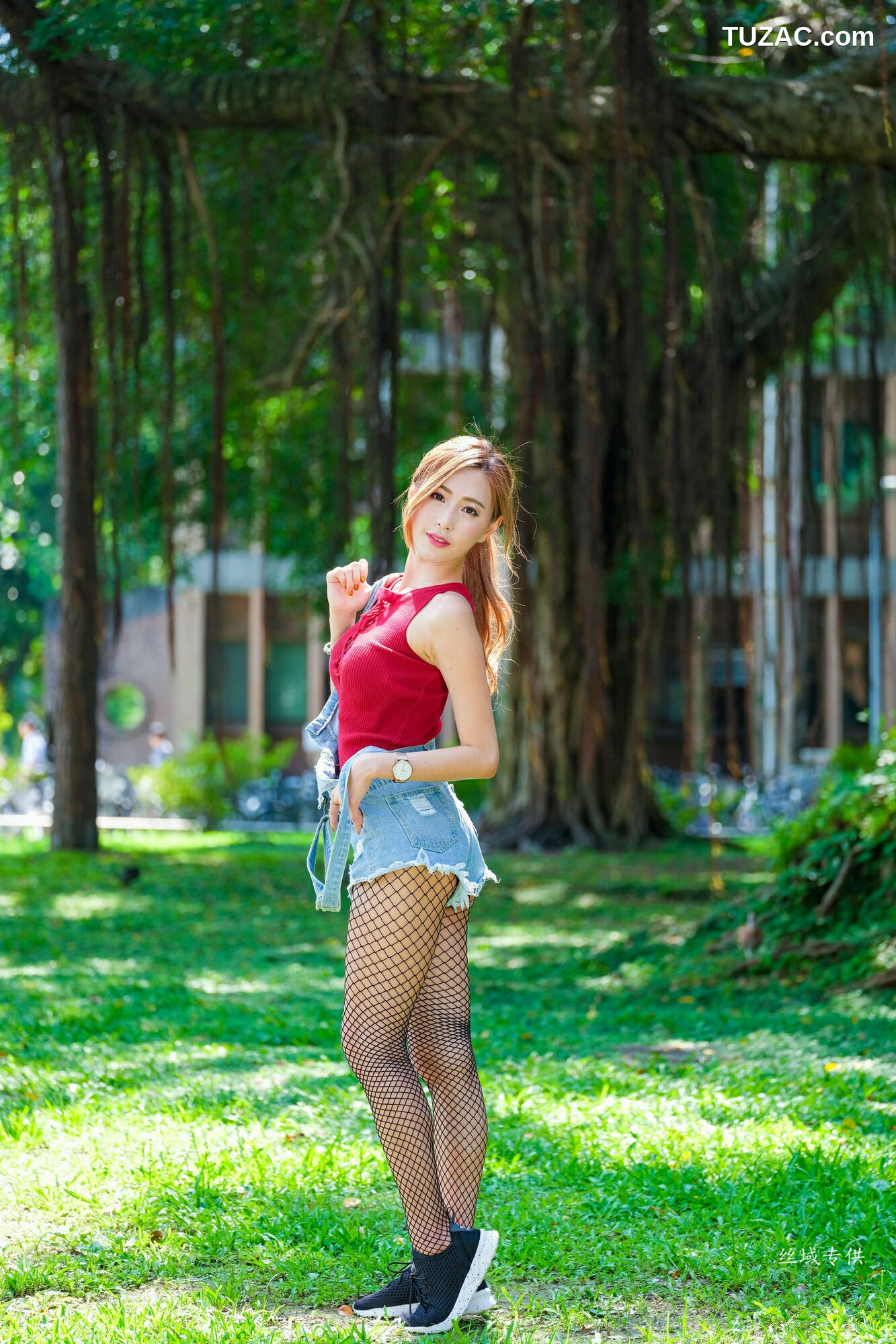 台湾正妹_ 黄艾比《外拍服装》网袜系列 写真集[85P]