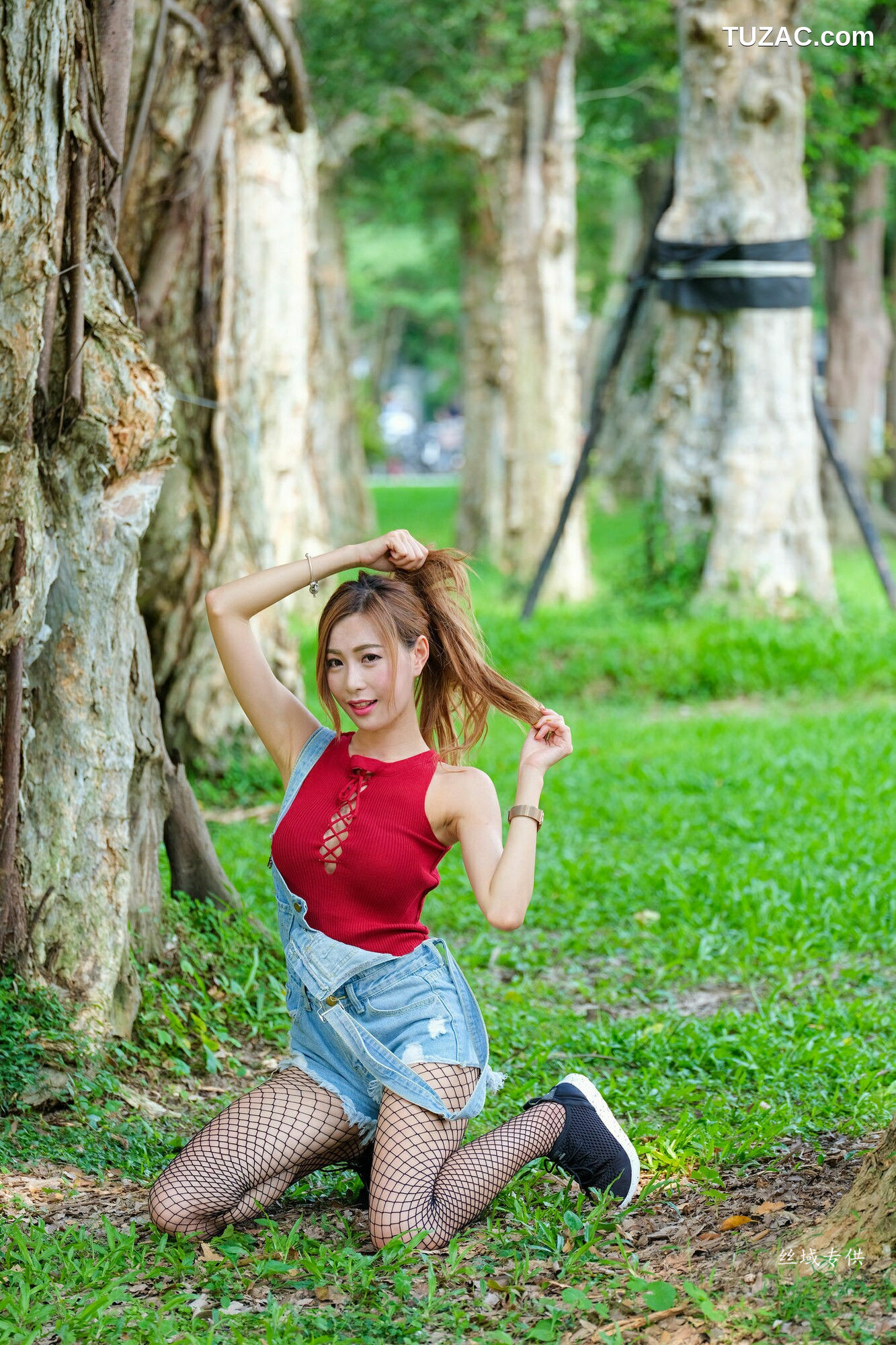 台湾正妹_ 黄艾比《外拍服装》网袜系列 写真集[85P]