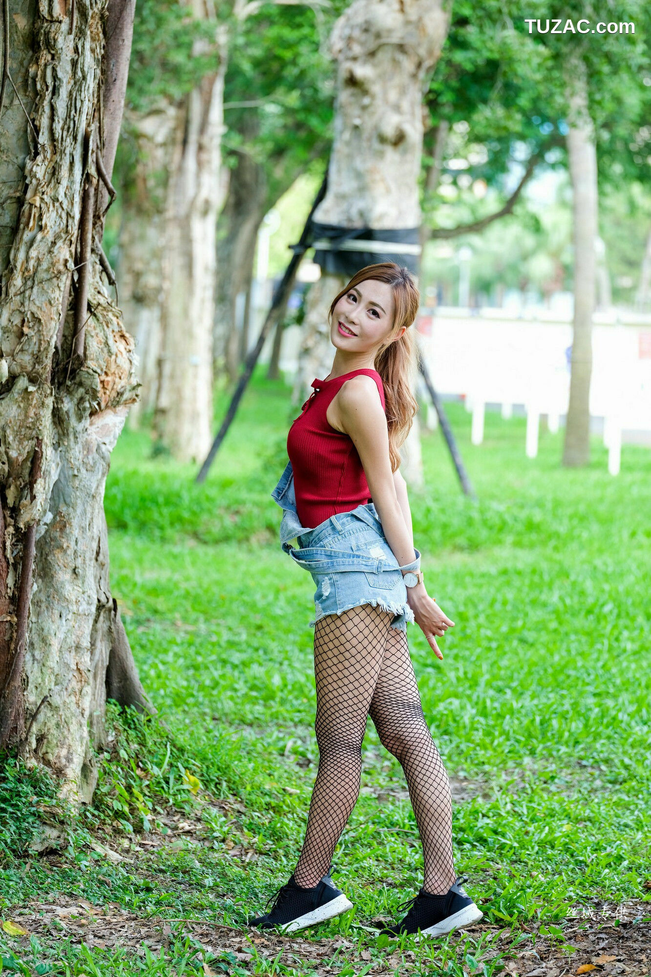 台湾正妹_ 黄艾比《外拍服装》网袜系列 写真集[85P]