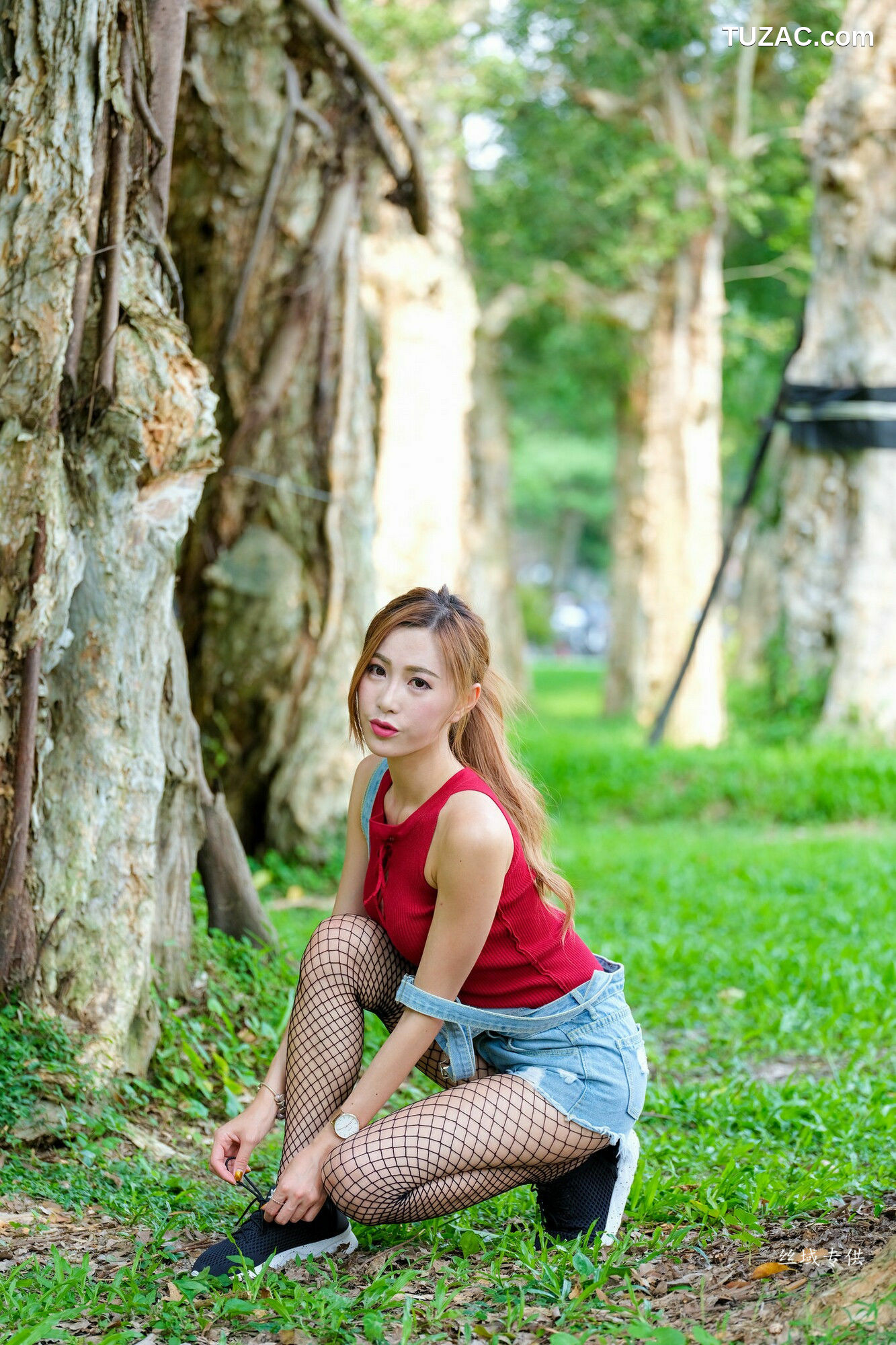 台湾正妹_ 黄艾比《外拍服装》网袜系列 写真集[85P]