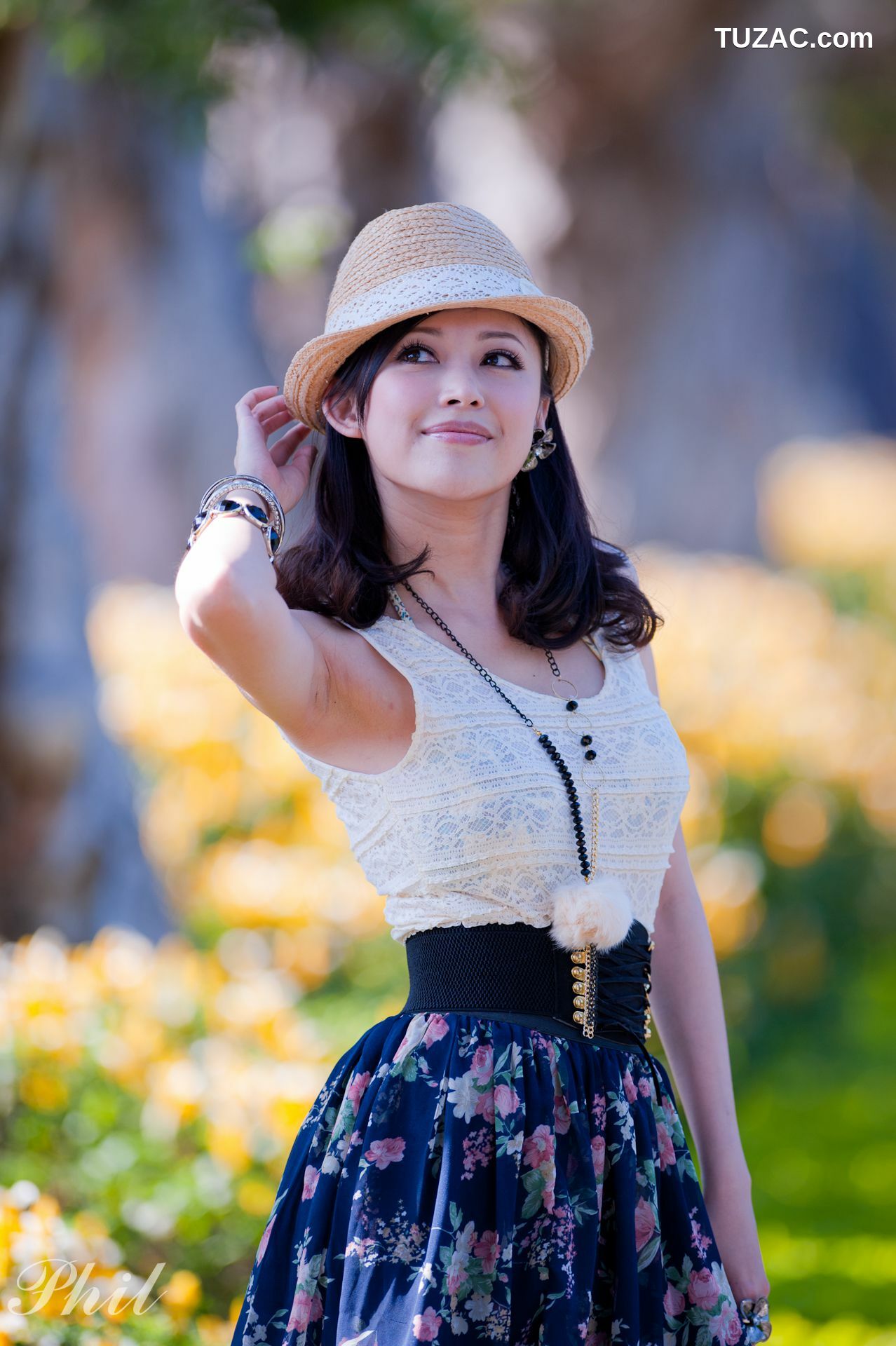 台湾正妹_Beautyleg腿模Avy《连衣裙公园外拍》写真集