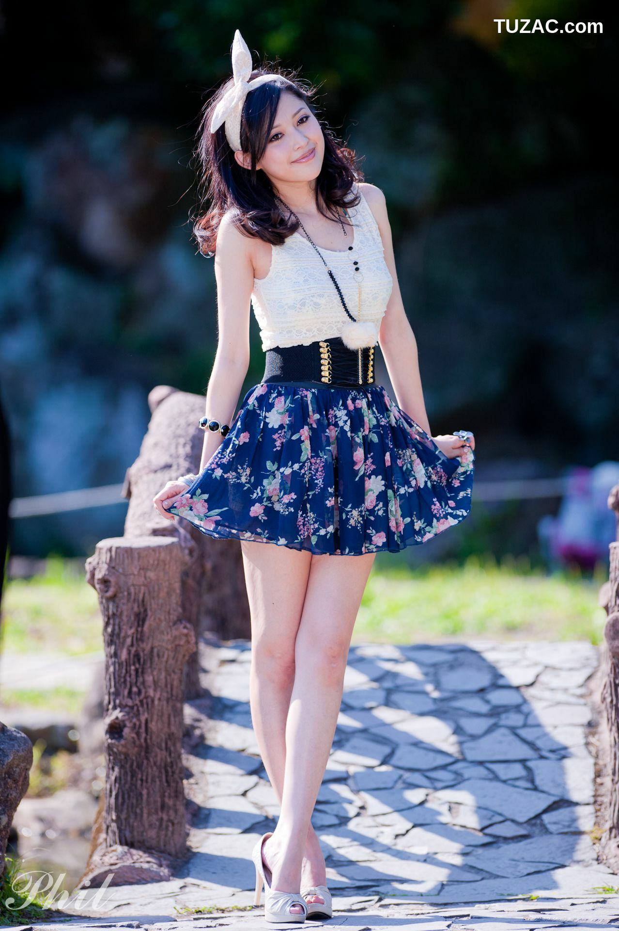 台湾正妹_Beautyleg腿模Avy《连衣裙公园外拍》写真集