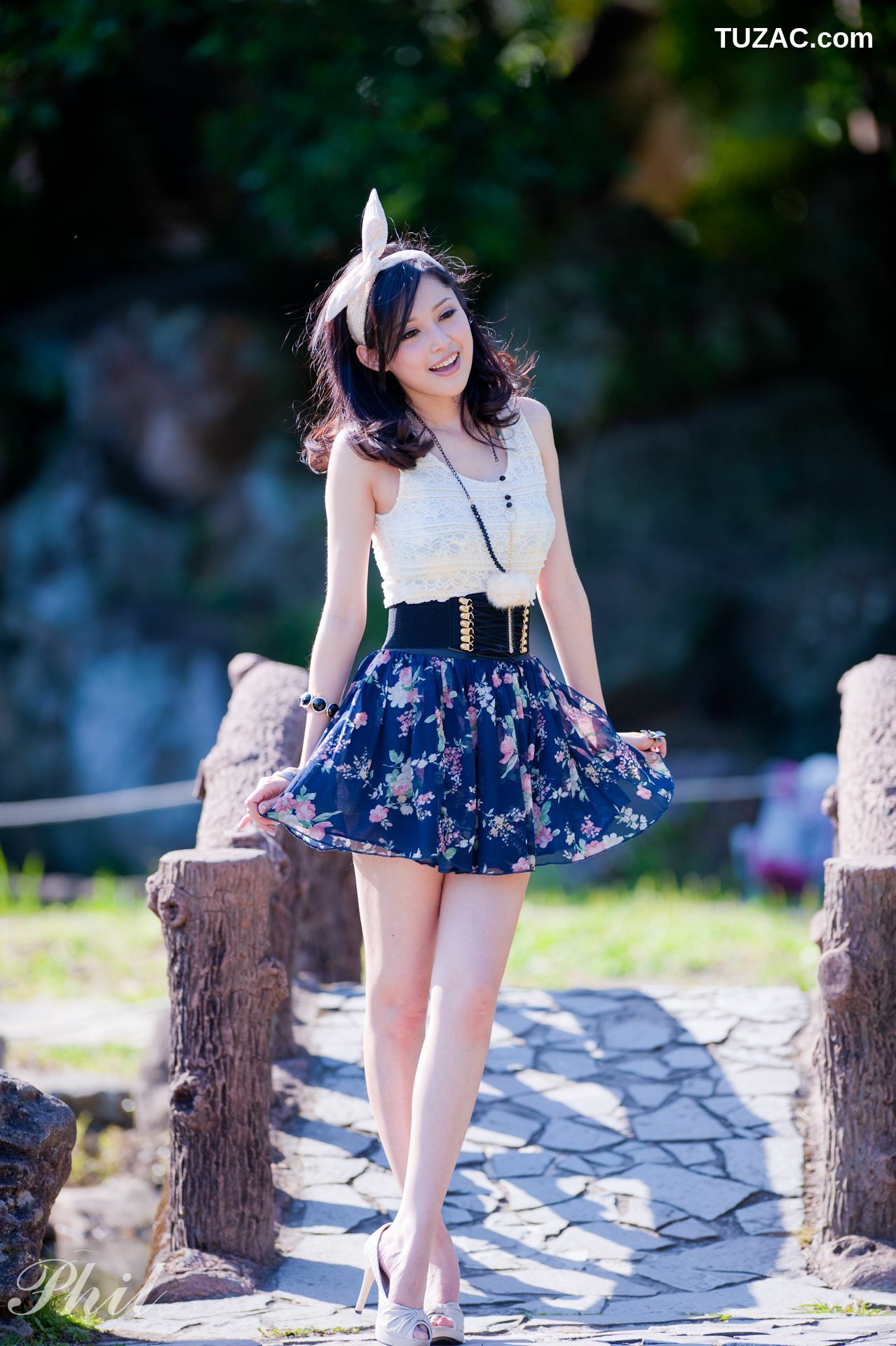 台湾正妹_Beautyleg腿模Avy《连衣裙公园外拍》写真集