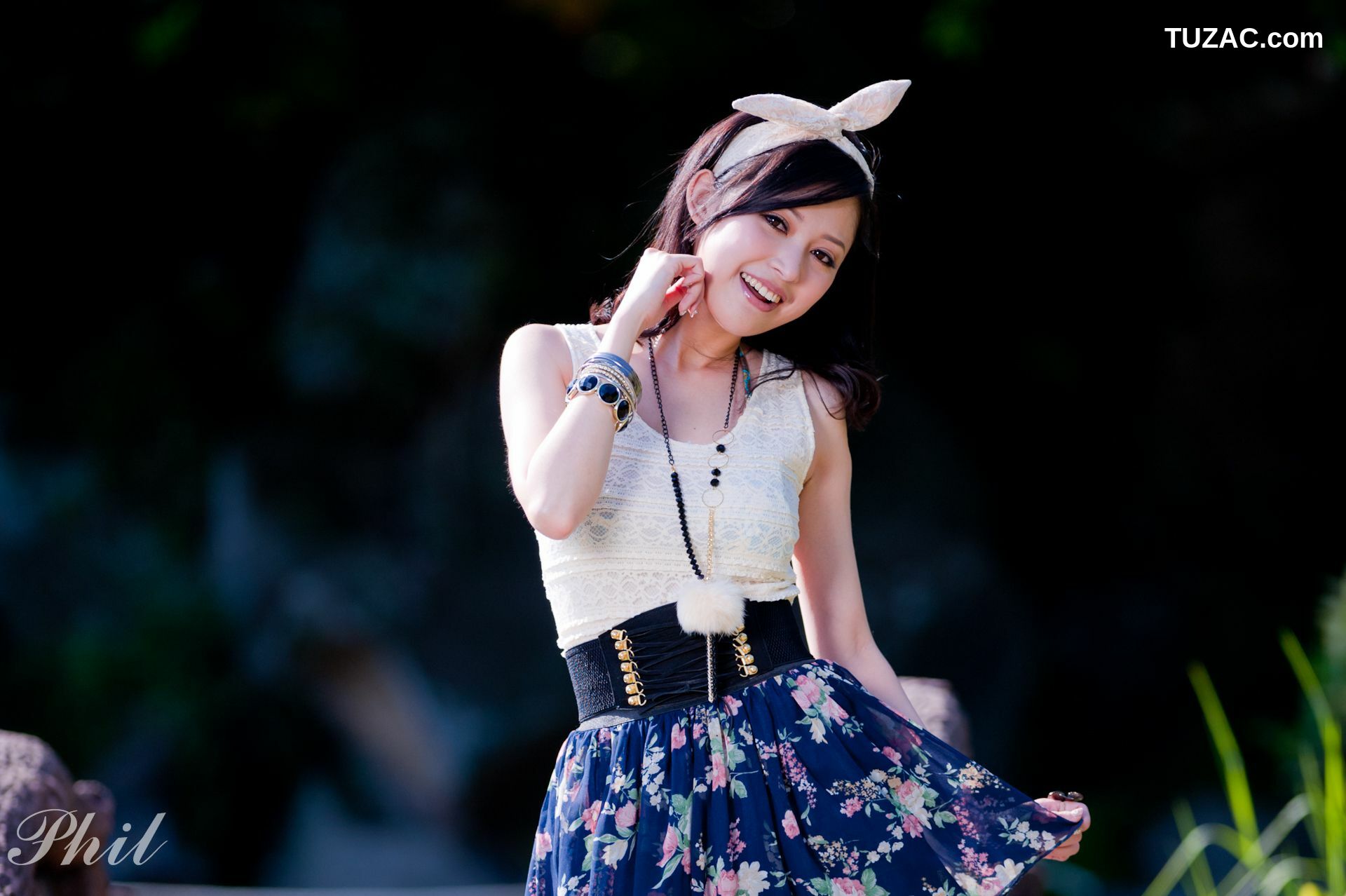 台湾正妹_Beautyleg腿模Avy《连衣裙公园外拍》写真集