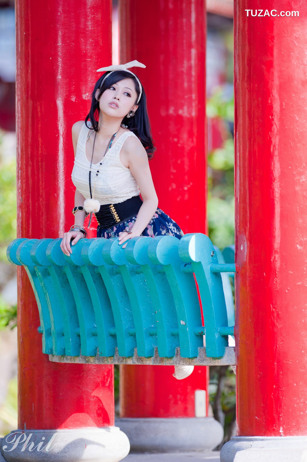 台湾正妹_Beautyleg腿模Avy《连衣裙公园外拍》写真集