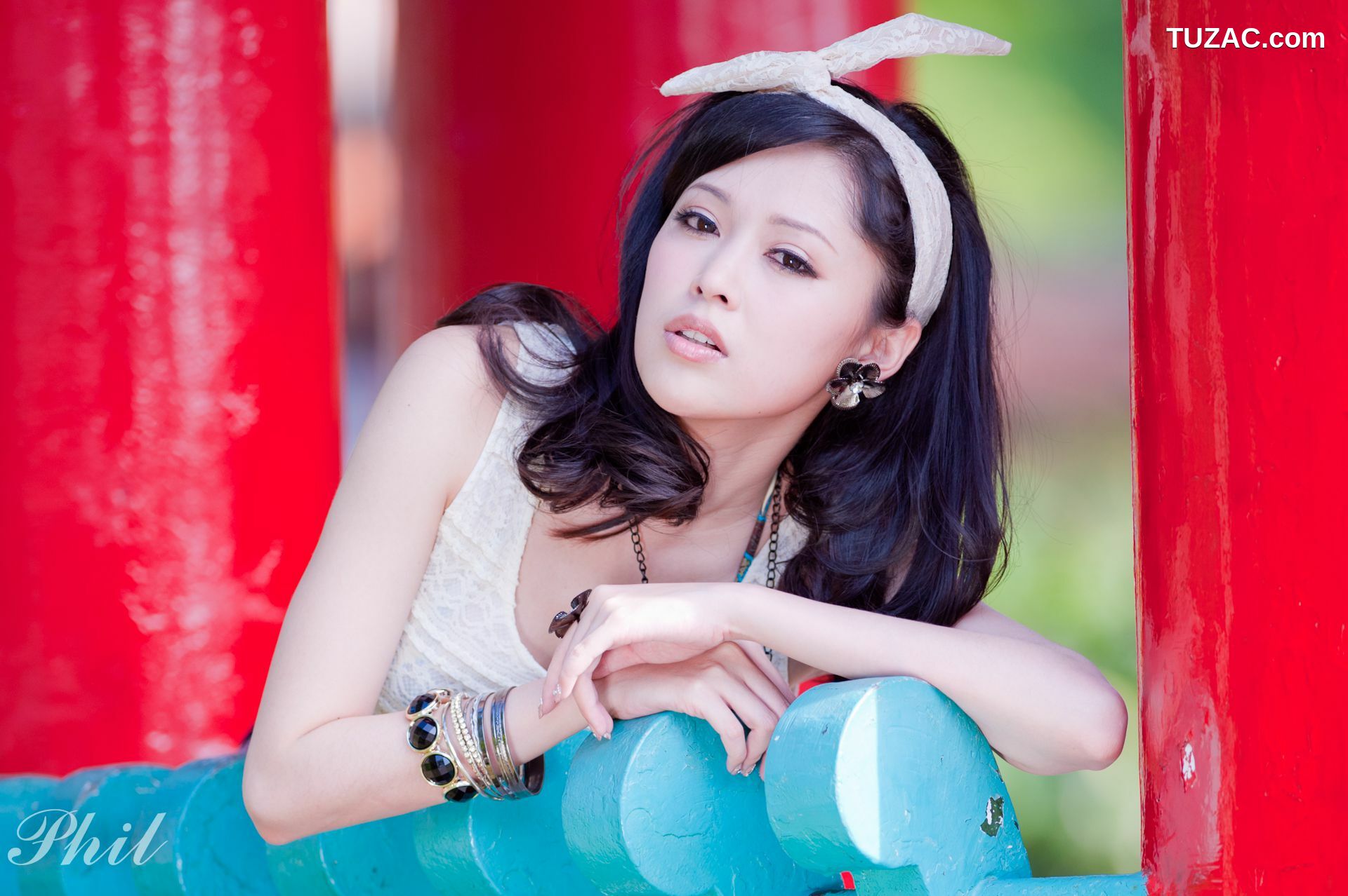 台湾正妹_Beautyleg腿模Avy《连衣裙公园外拍》写真集