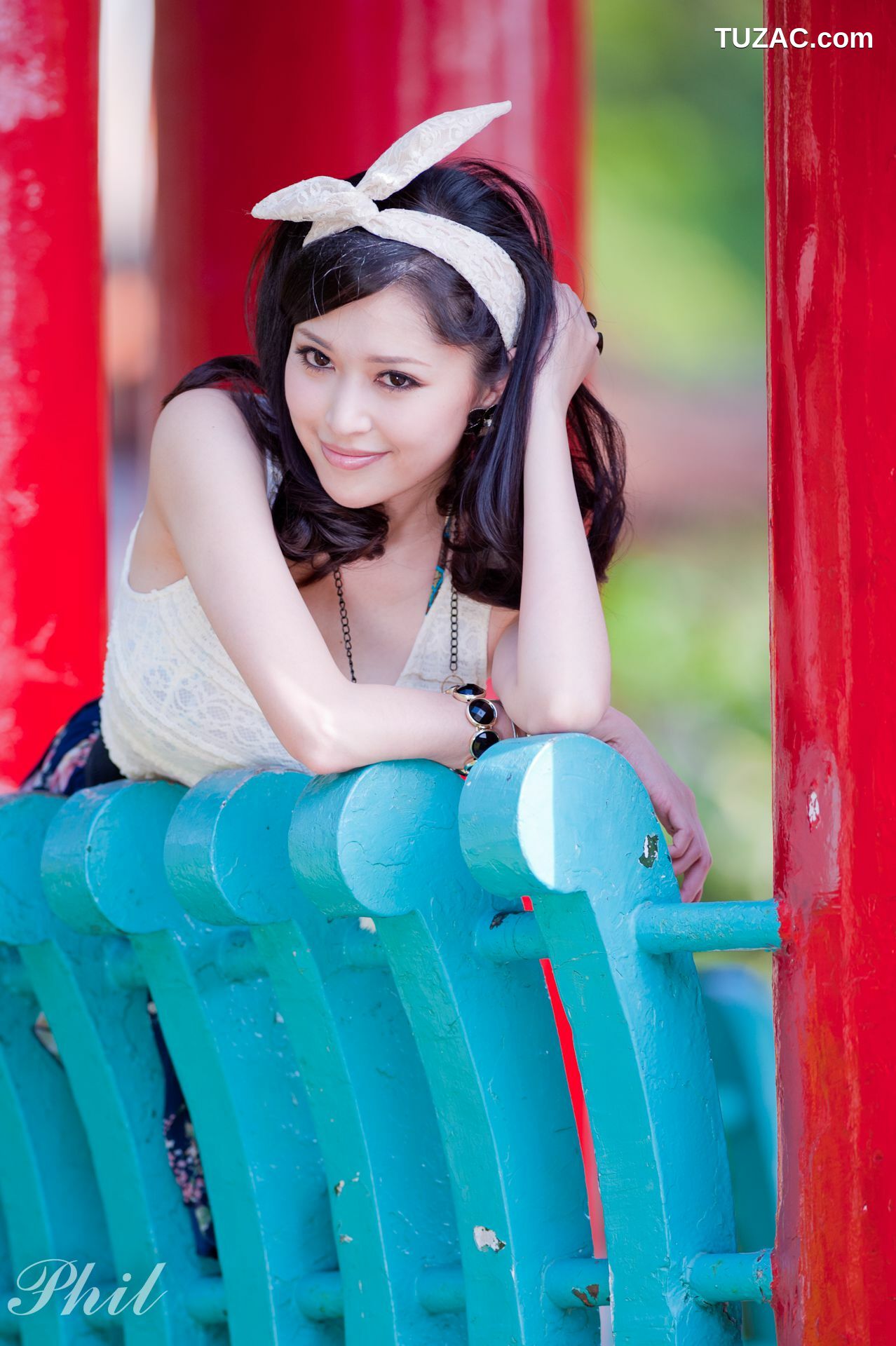 台湾正妹_Beautyleg腿模Avy《连衣裙公园外拍》写真集