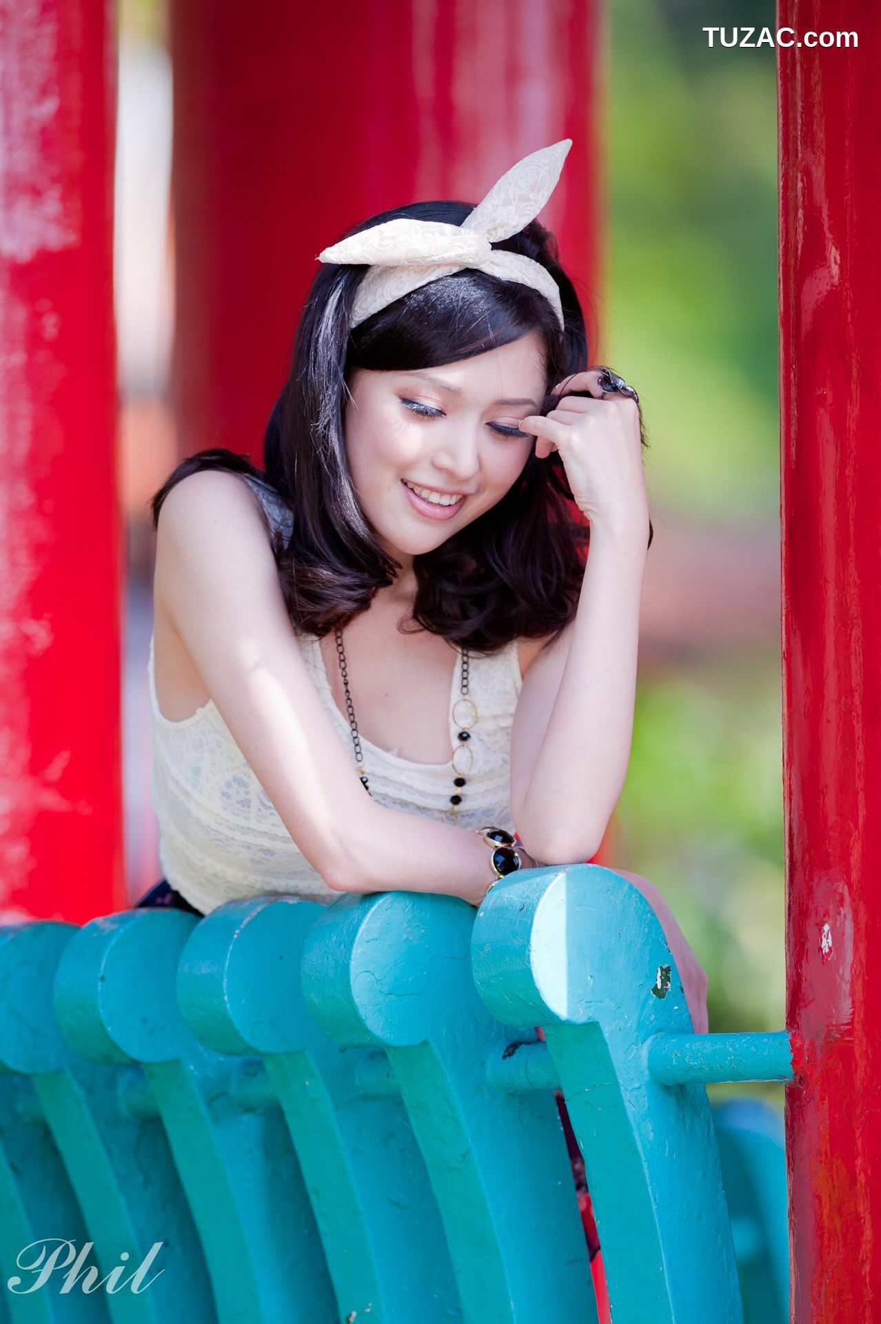 台湾正妹_Beautyleg腿模Avy《连衣裙公园外拍》写真集