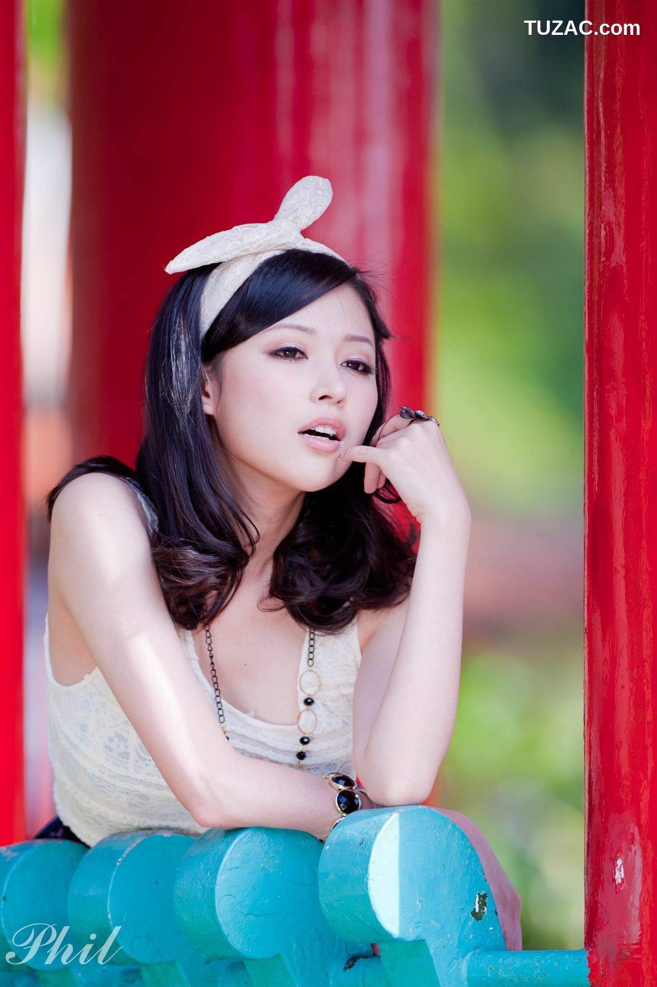 台湾正妹_Beautyleg腿模Avy《连衣裙公园外拍》写真集