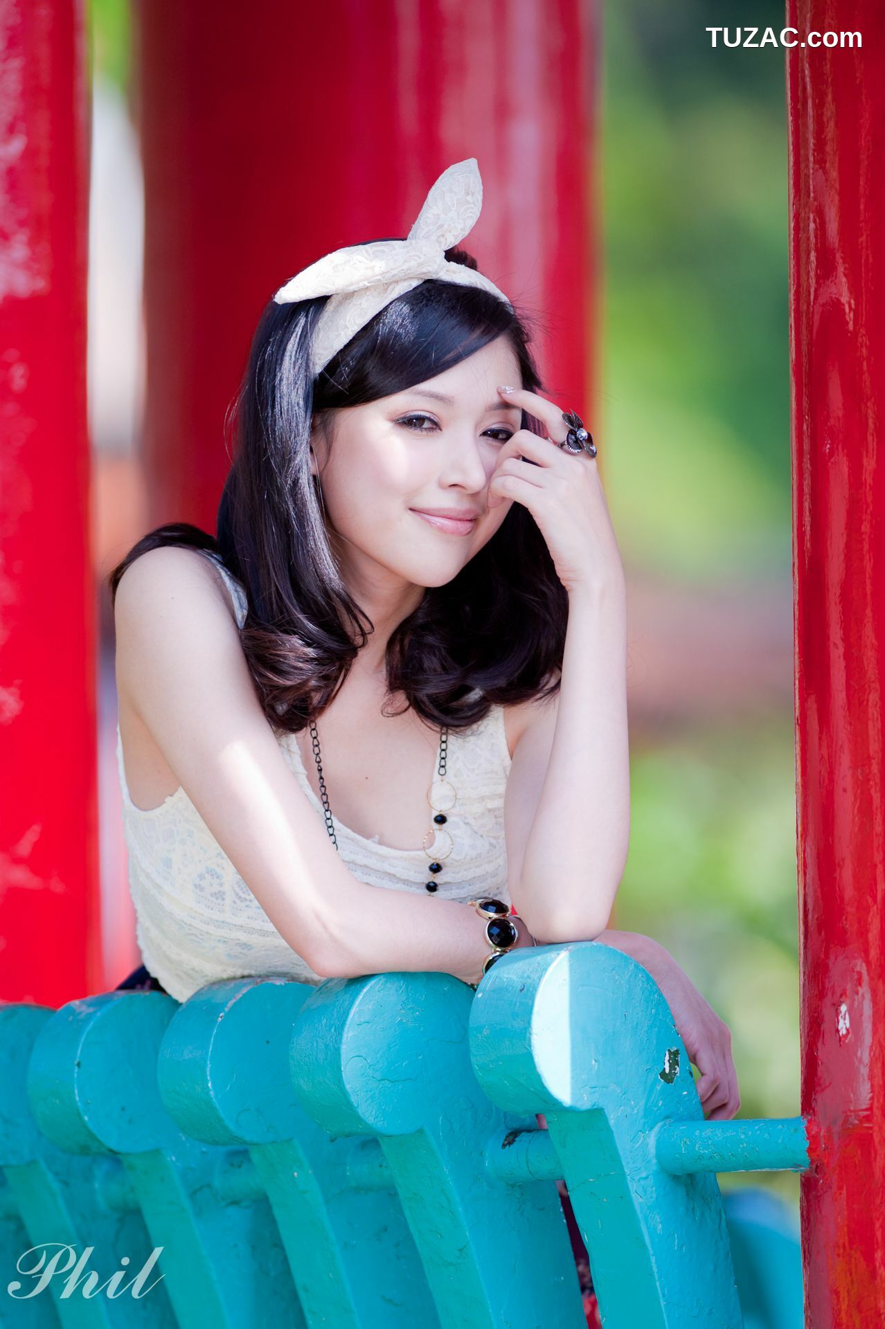 台湾正妹_Beautyleg腿模Avy《连衣裙公园外拍》写真集