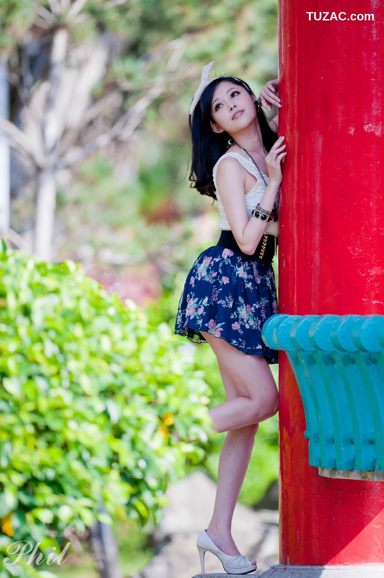 台湾正妹_Beautyleg腿模Avy《连衣裙公园外拍》写真集