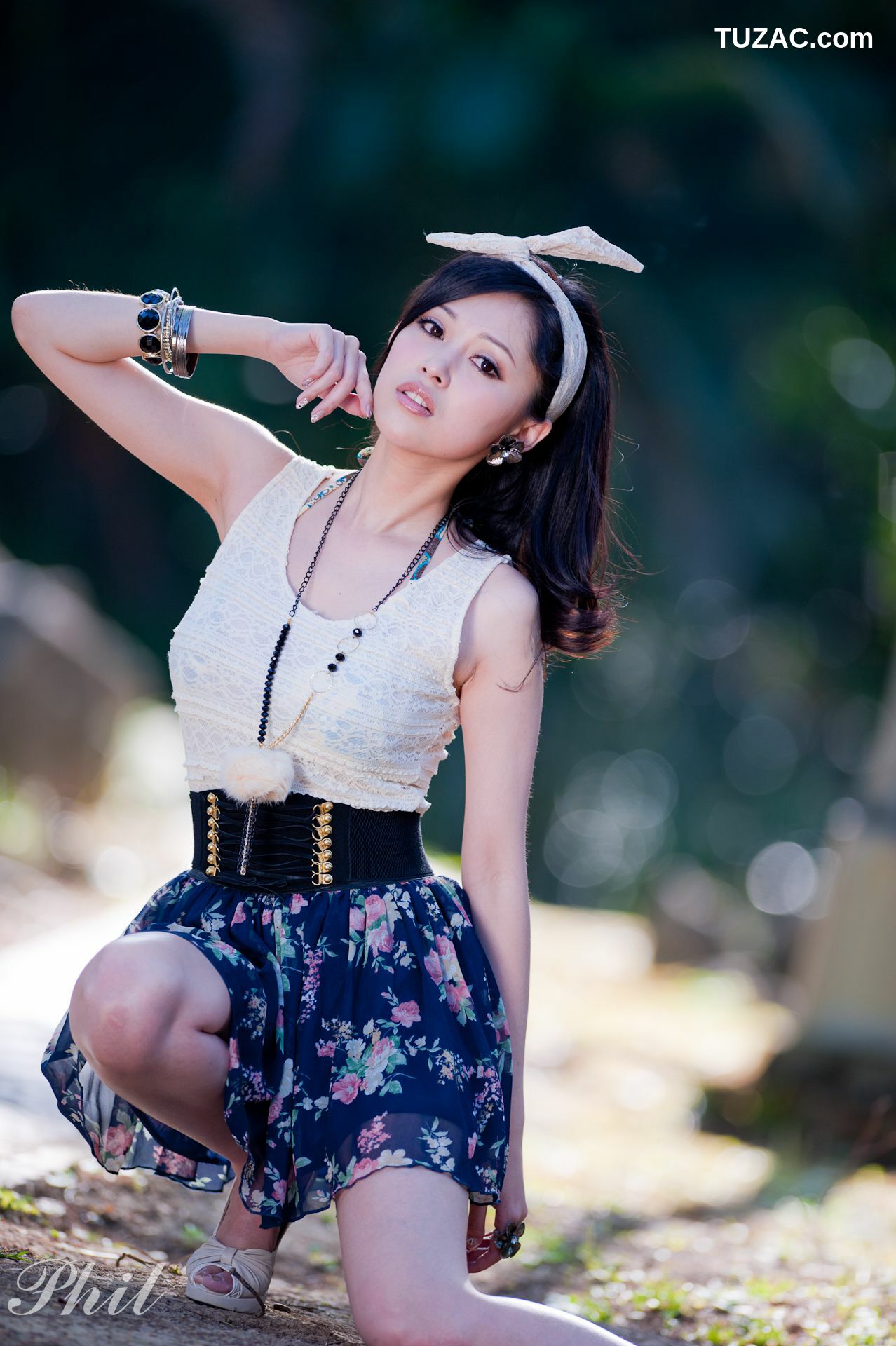 台湾正妹_Beautyleg腿模Avy《连衣裙公园外拍》写真集