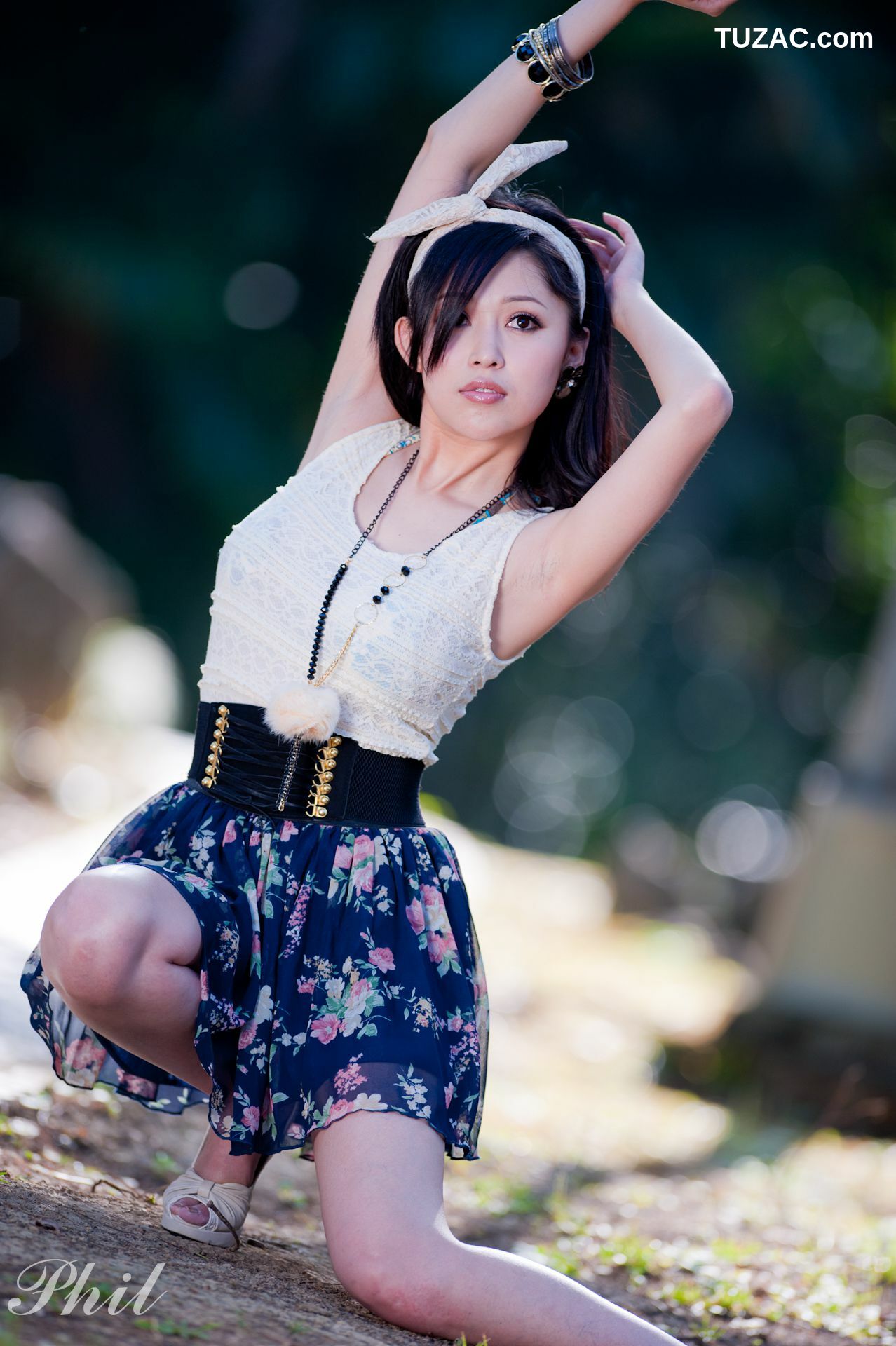 台湾正妹_Beautyleg腿模Avy《连衣裙公园外拍》写真集