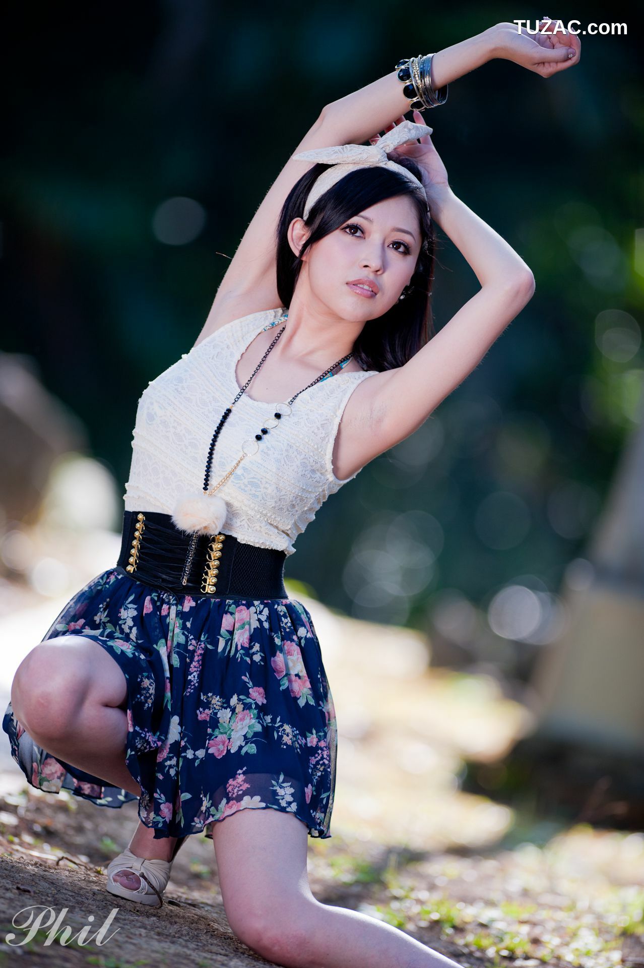 台湾正妹_Beautyleg腿模Avy《连衣裙公园外拍》写真集