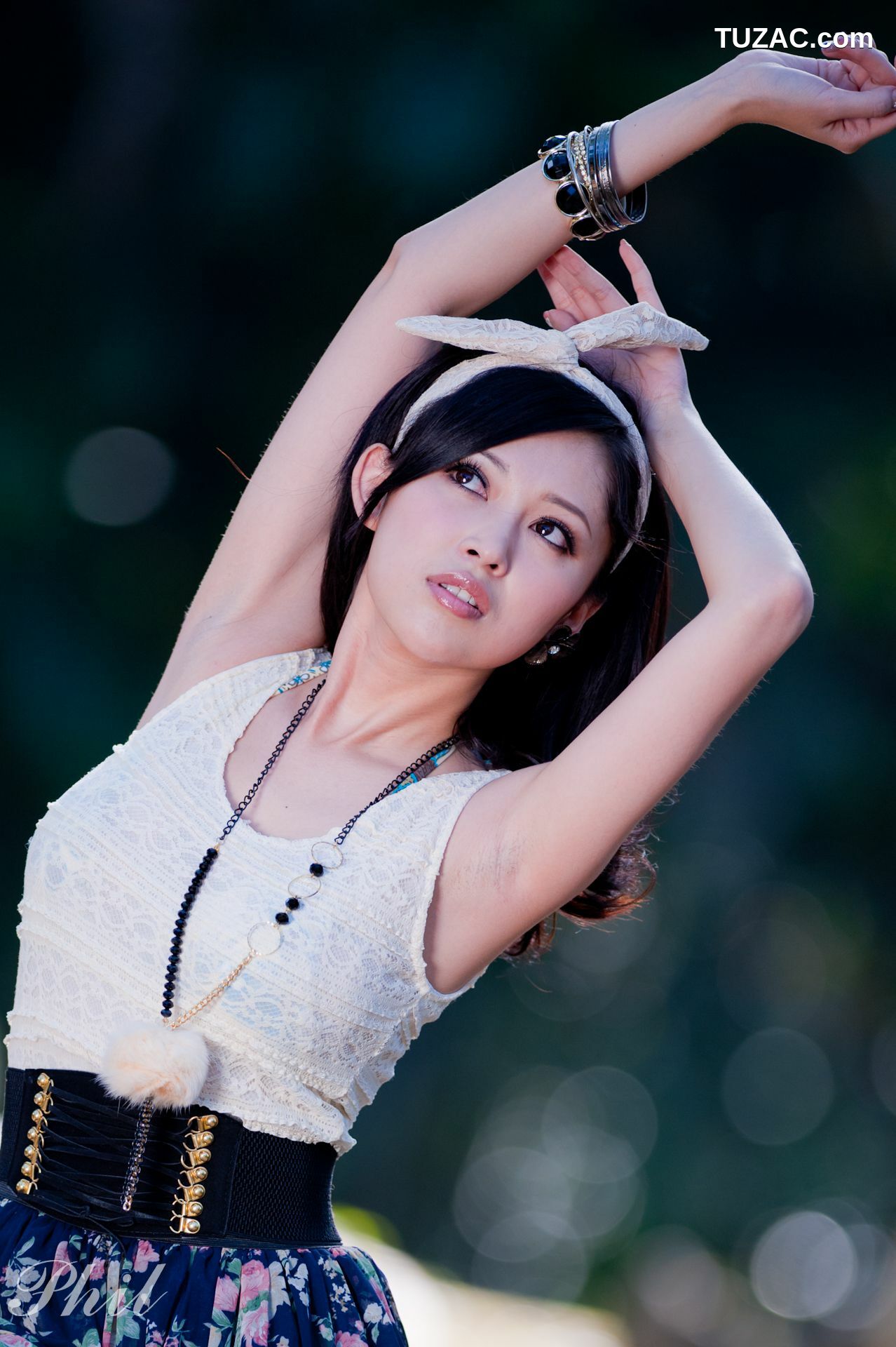 台湾正妹_Beautyleg腿模Avy《连衣裙公园外拍》写真集