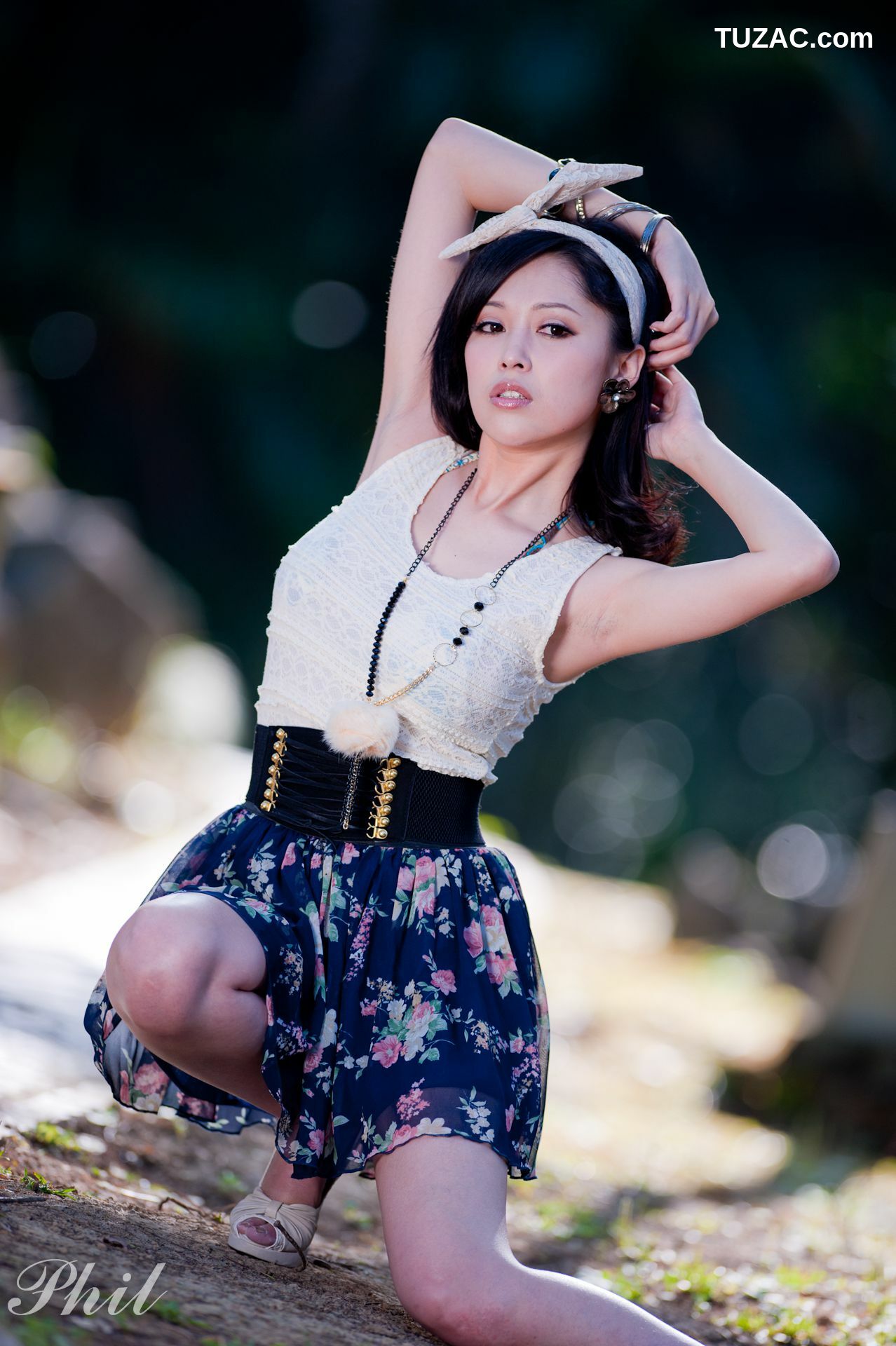 台湾正妹_Beautyleg腿模Avy《连衣裙公园外拍》写真集