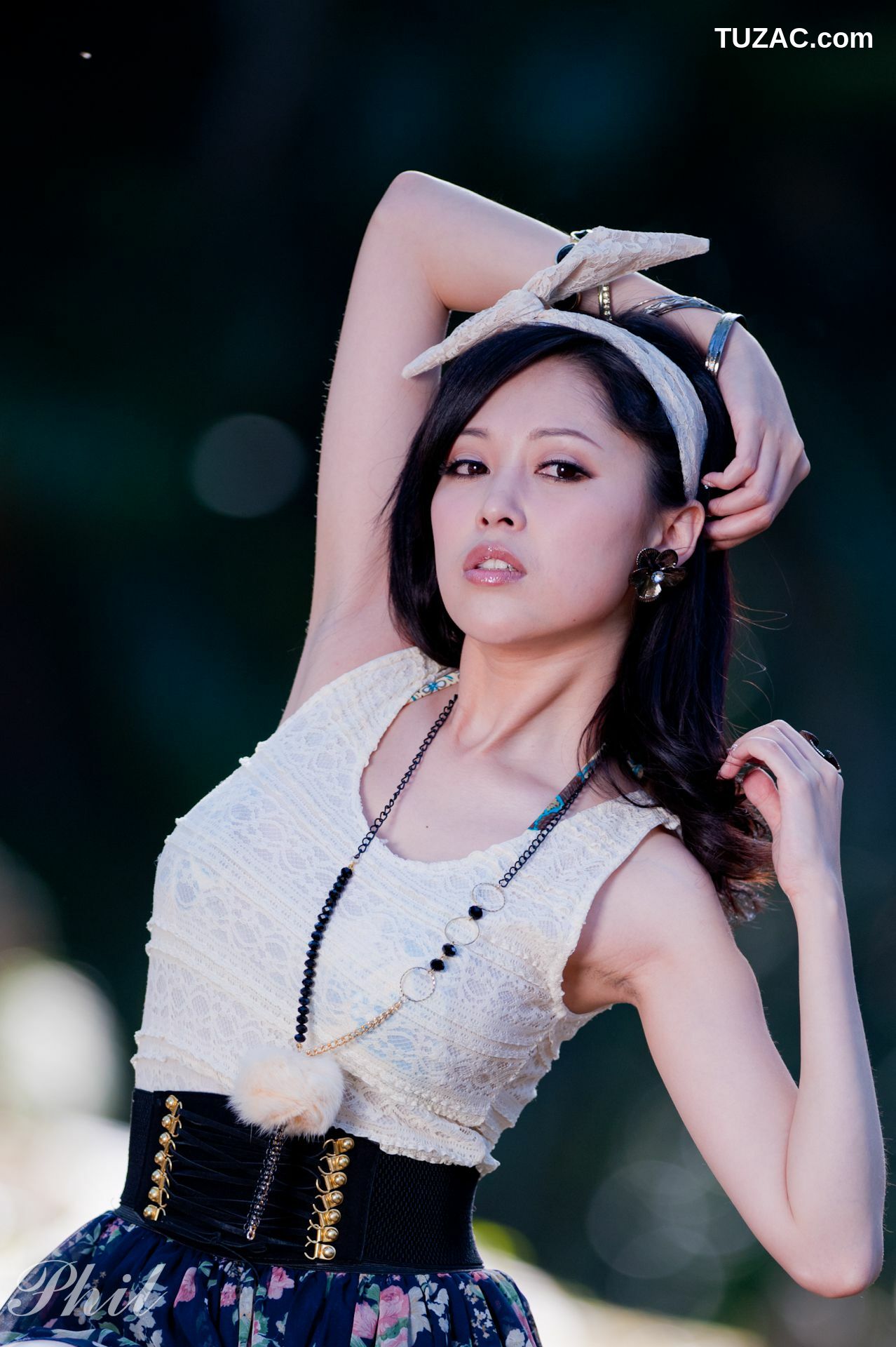 台湾正妹_Beautyleg腿模Avy《连衣裙公园外拍》写真集