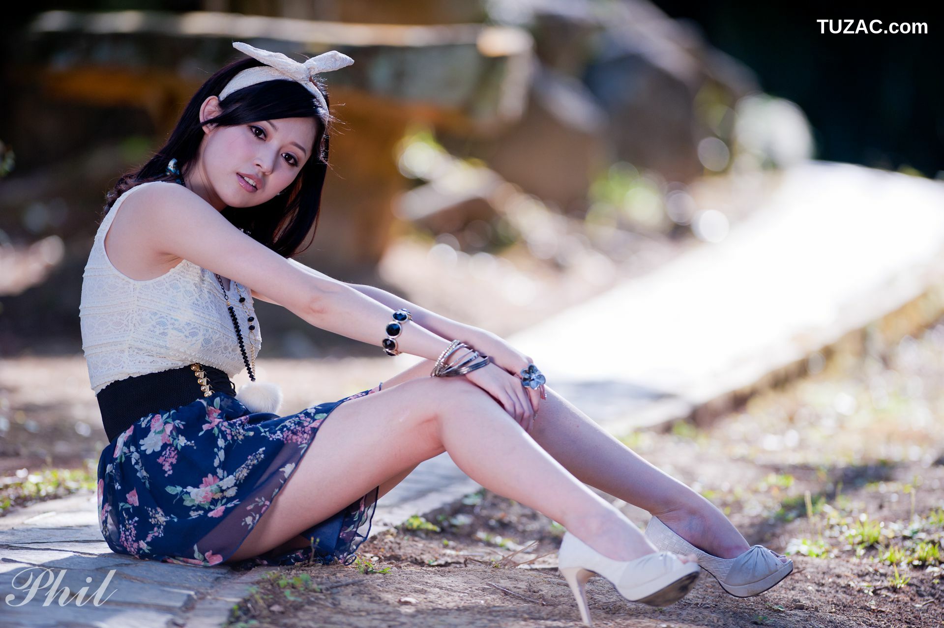 台湾正妹_Beautyleg腿模Avy《连衣裙公园外拍》写真集