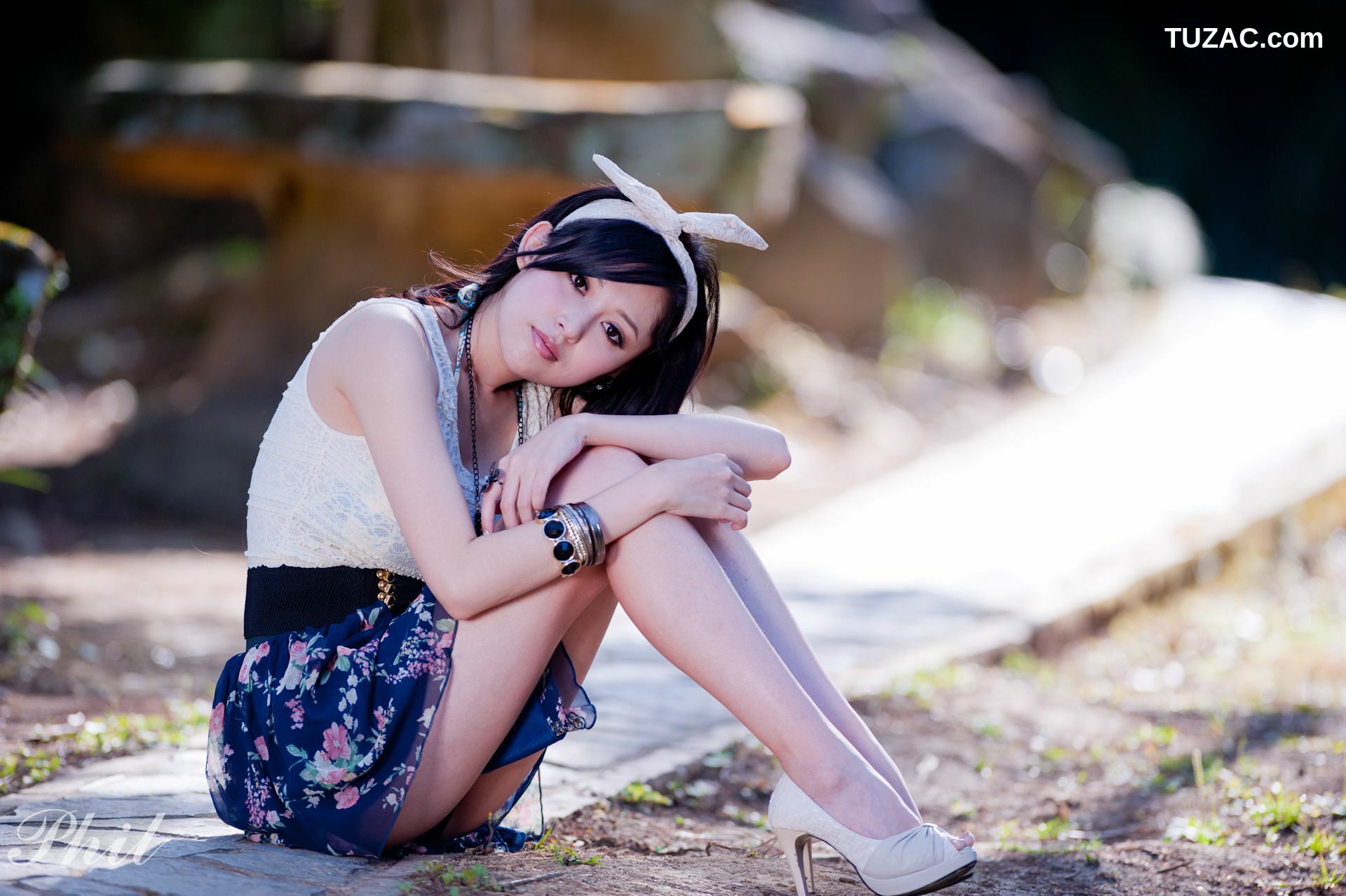 台湾正妹_Beautyleg腿模Avy《连衣裙公园外拍》写真集