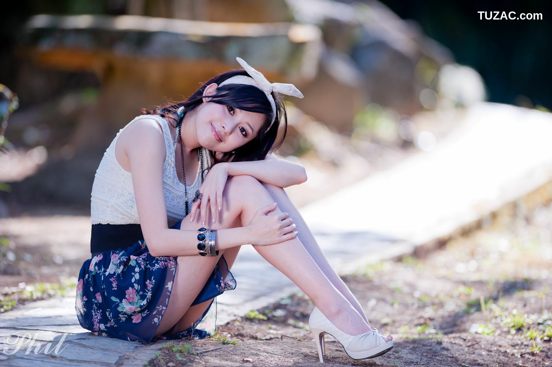 台湾正妹_Beautyleg腿模Avy《连衣裙公园外拍》写真集