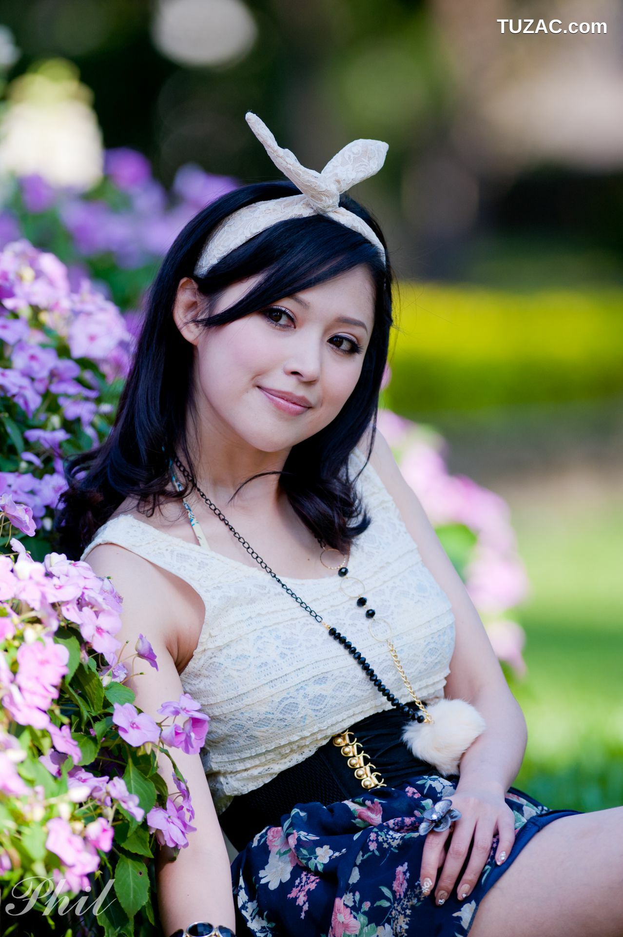 台湾正妹_Beautyleg腿模Avy《连衣裙公园外拍》写真集