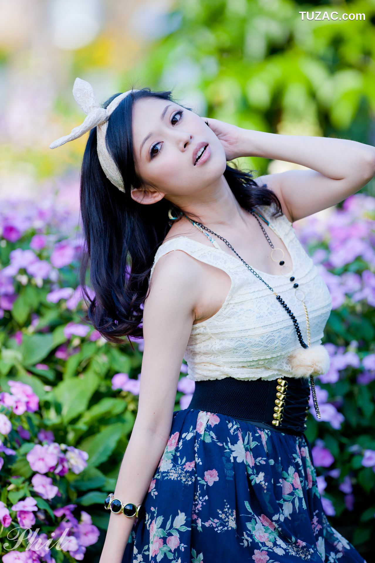 台湾正妹_Beautyleg腿模Avy《连衣裙公园外拍》写真集