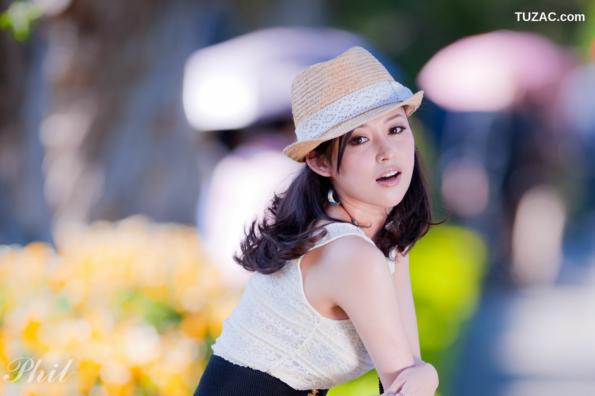 台湾正妹_Beautyleg腿模Avy《连衣裙公园外拍》写真集