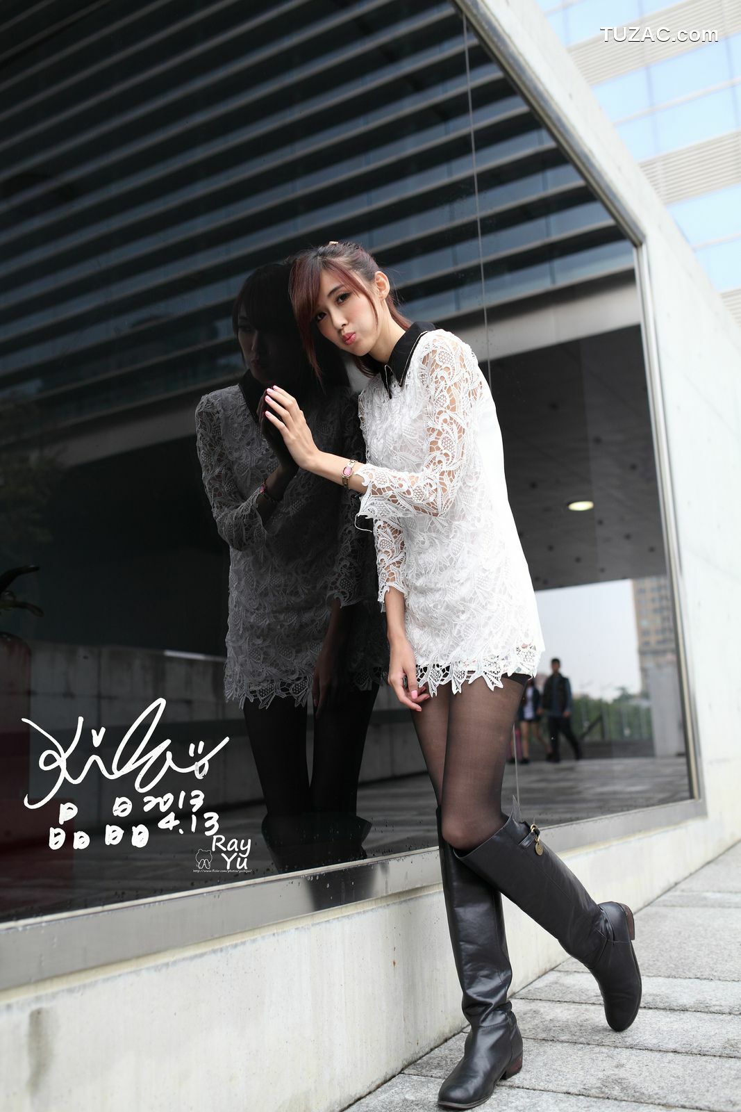台湾正妹_Kila晶晶/廖挺伶《2套黑丝街拍图片》写真集