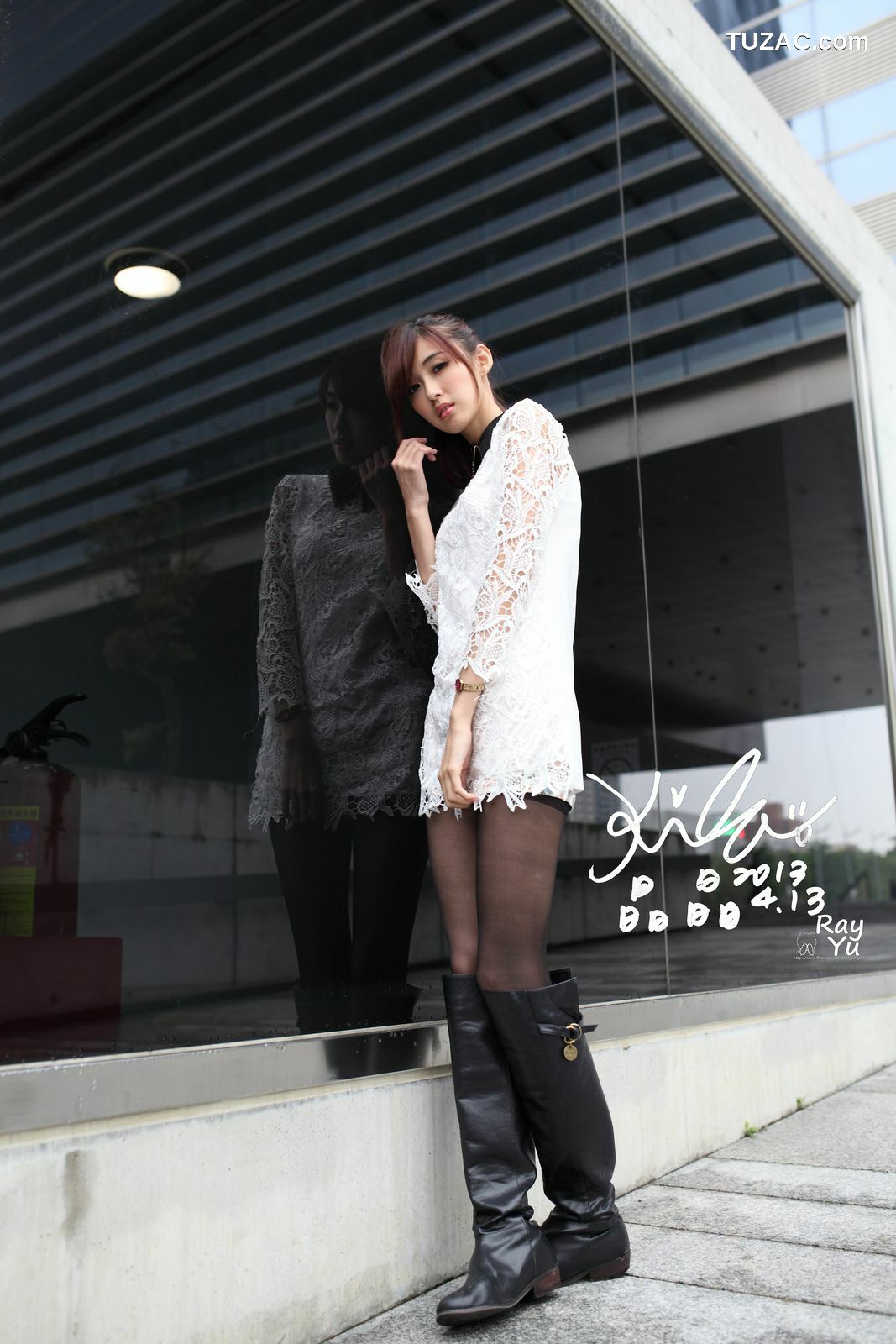 台湾正妹_Kila晶晶/廖挺伶《2套黑丝街拍图片》写真集