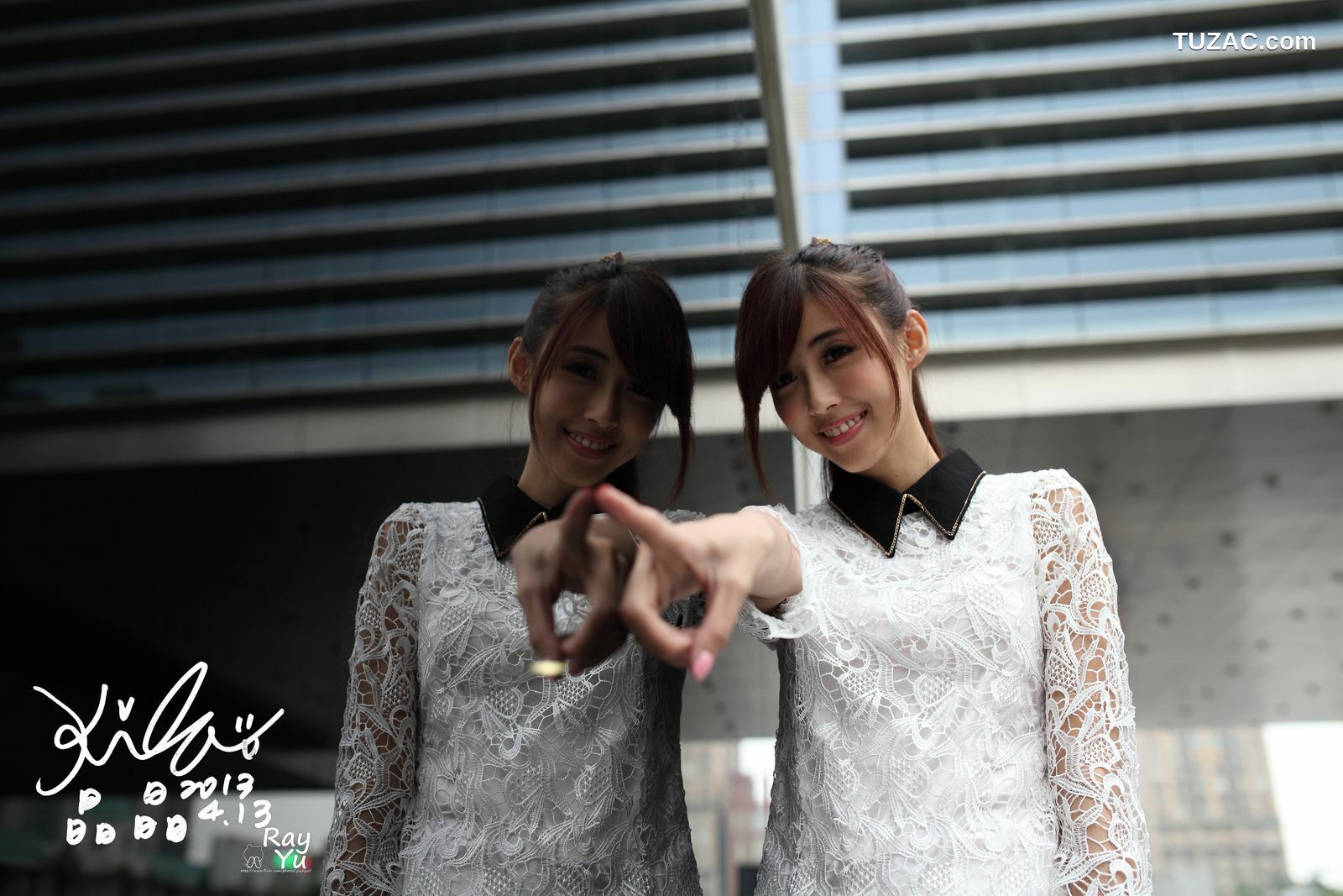 台湾正妹_Kila晶晶/廖挺伶《2套黑丝街拍图片》写真集