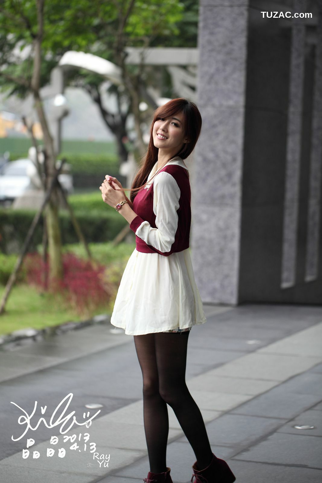 台湾正妹_Kila晶晶/廖挺伶《2套黑丝街拍图片》写真集