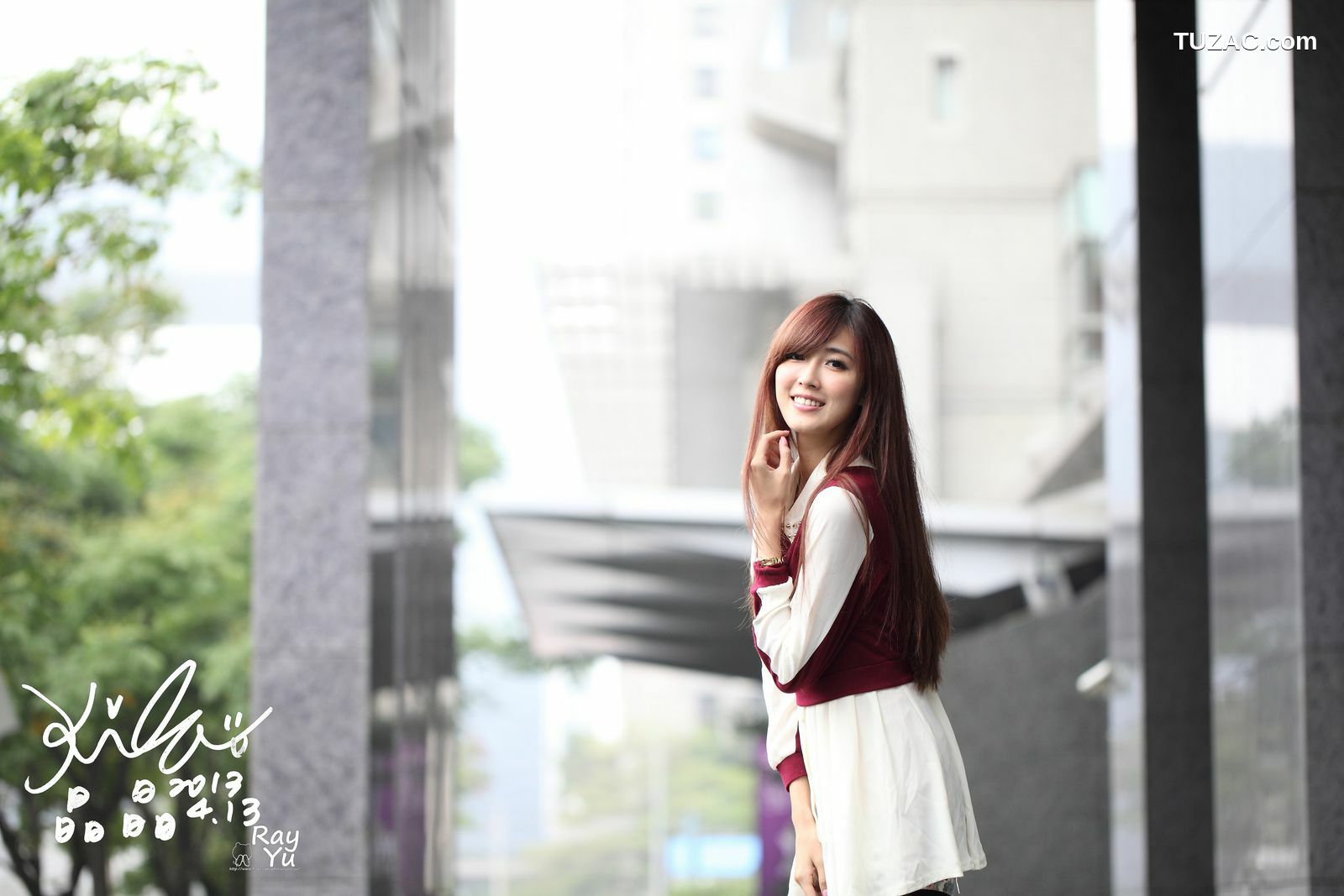 台湾正妹_Kila晶晶/廖挺伶《2套黑丝街拍图片》写真集