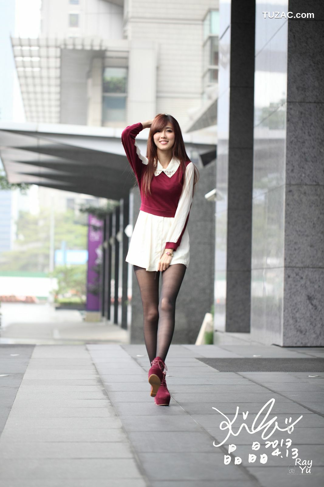 台湾正妹_Kila晶晶/廖挺伶《2套黑丝街拍图片》写真集