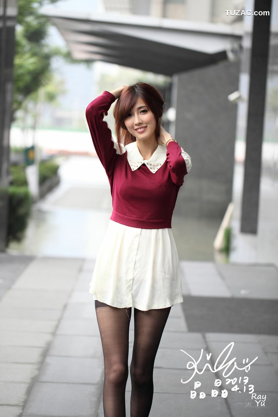 台湾正妹_Kila晶晶/廖挺伶《2套黑丝街拍图片》写真集