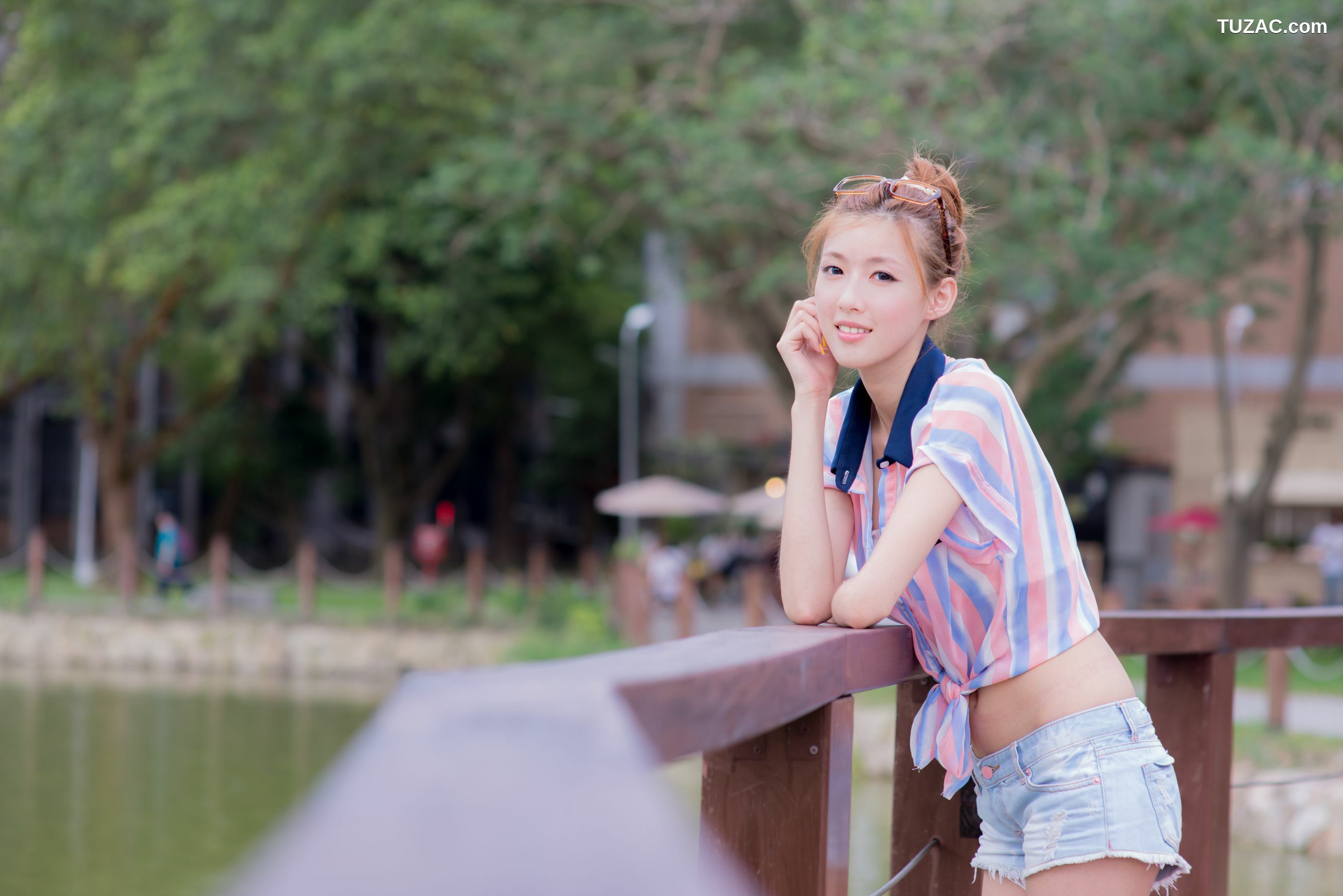 台湾正妹_Kila晶晶/廖挺伶《小清新热裤美腿街拍》写真集