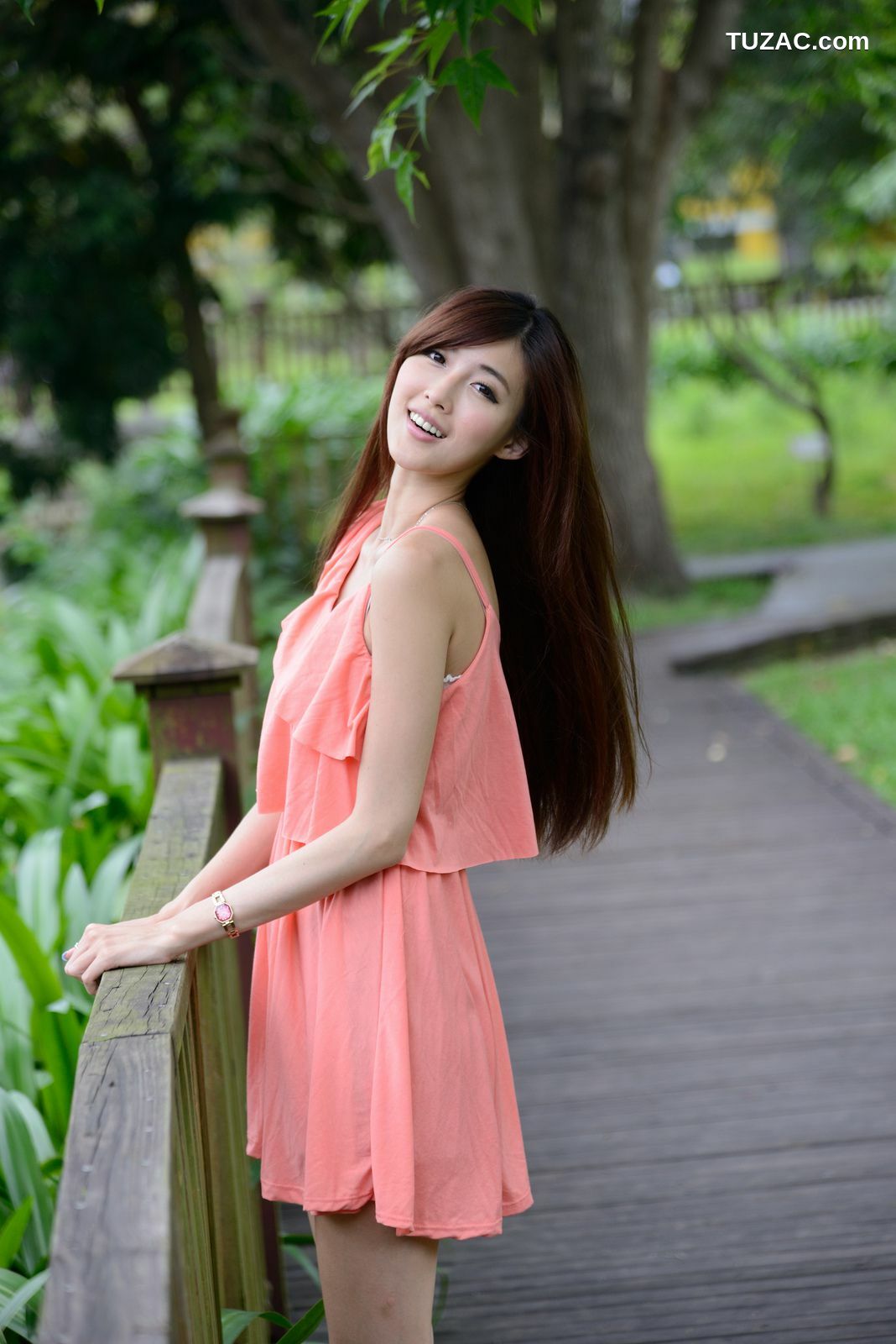 台湾正妹_Kila晶晶/廖挺伶《粉色连衣裙外拍》写真集