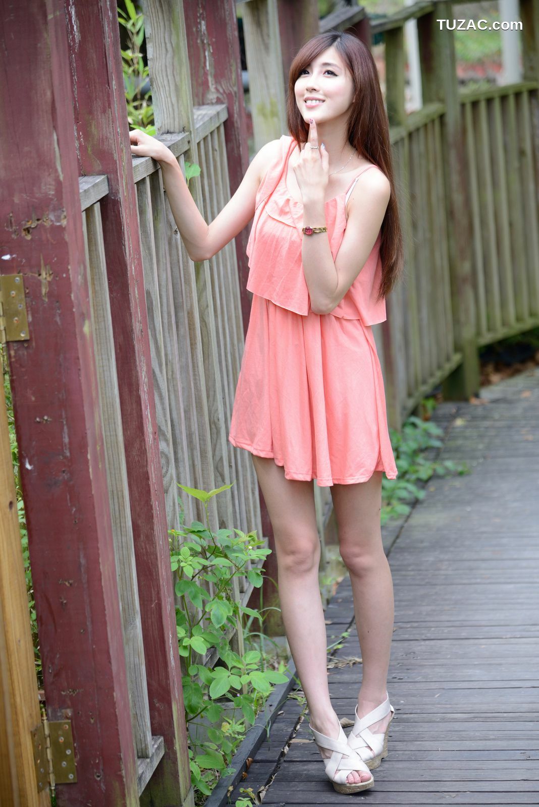 台湾正妹_Kila晶晶/廖挺伶《粉色连衣裙外拍》写真集