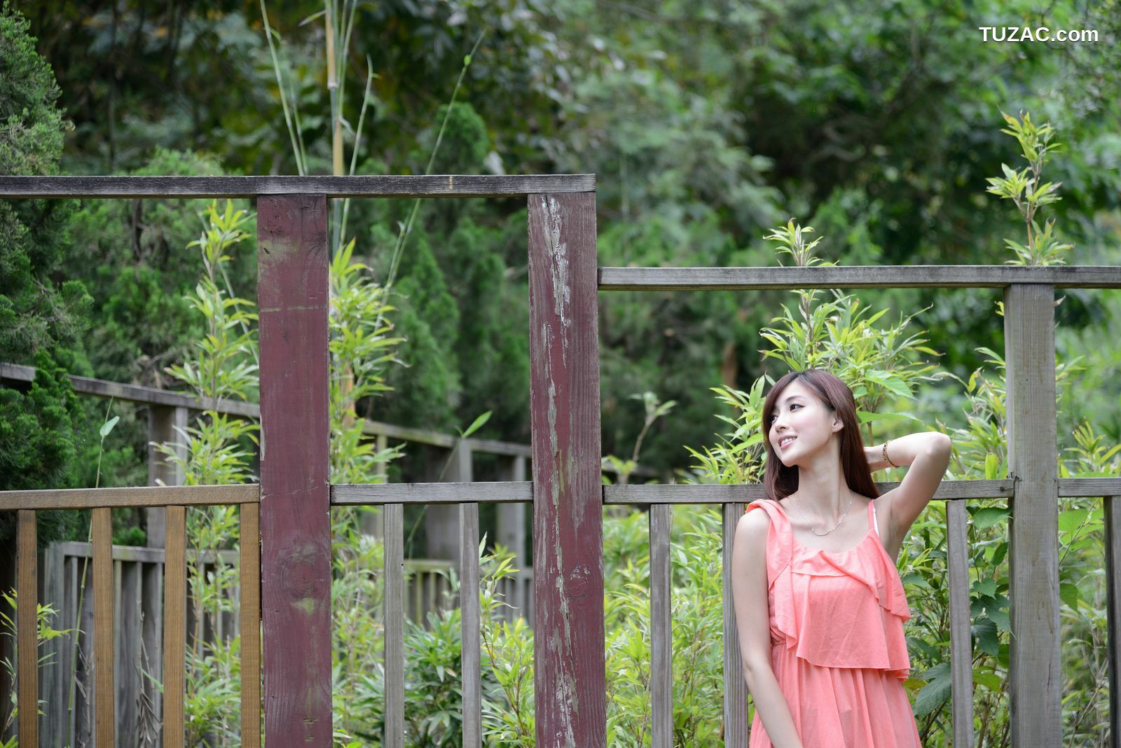 台湾正妹_Kila晶晶/廖挺伶《粉色连衣裙外拍》写真集