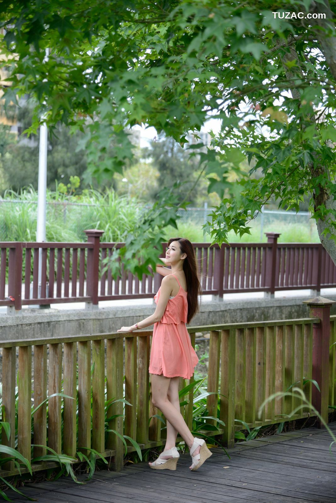 台湾正妹_Kila晶晶/廖挺伶《粉色连衣裙外拍》写真集