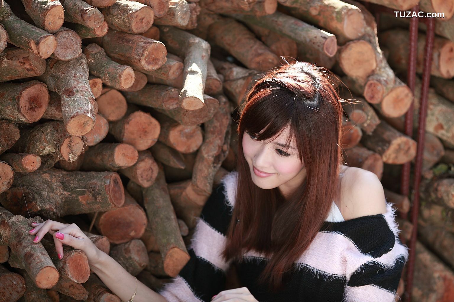 台湾正妹_Kila晶晶/廖挺伶《莲池潭外拍》写真集