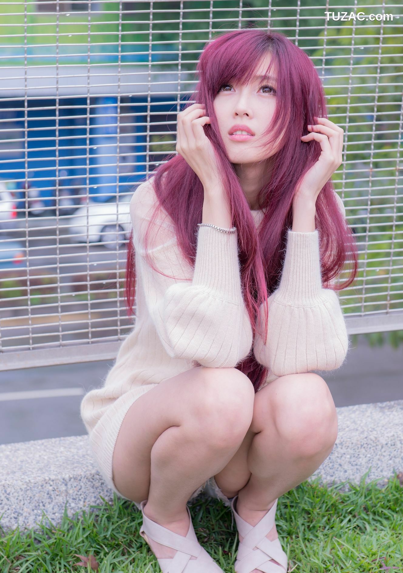 台湾正妹_Kila晶晶/廖挺伶《针织衫套裙街拍》写真集