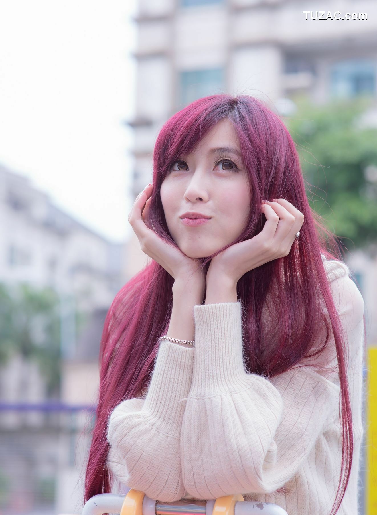 台湾正妹_Kila晶晶/廖挺伶《针织衫套裙街拍》写真集