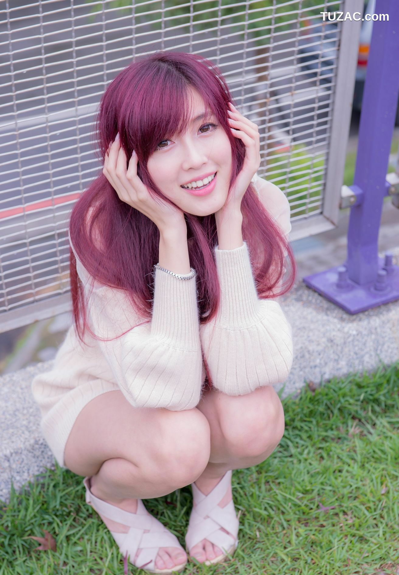 台湾正妹_Kila晶晶/廖挺伶《针织衫套裙街拍》写真集