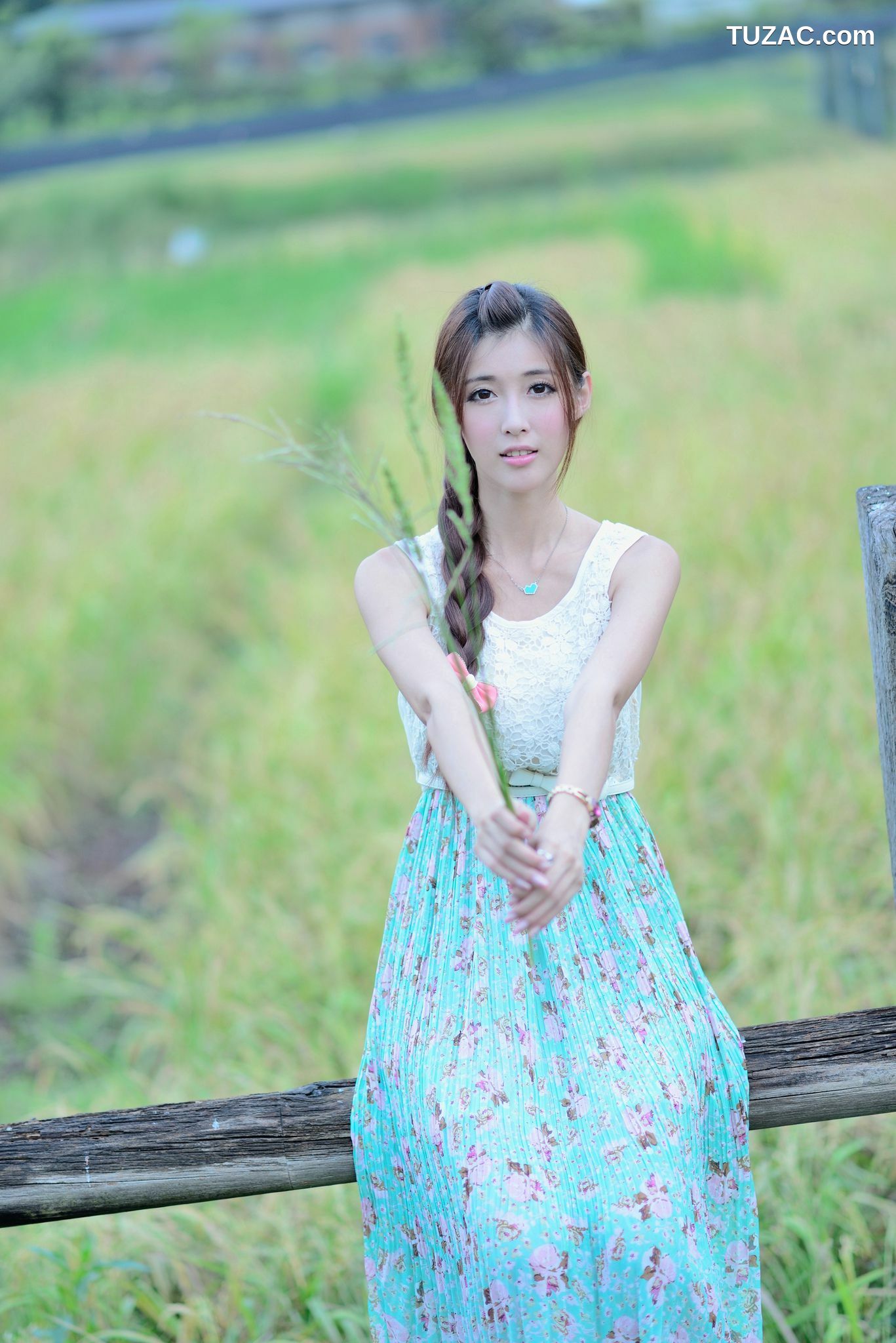 台湾正妹_Kila晶晶/金允乔《小清新唯美长裙》外拍写真集