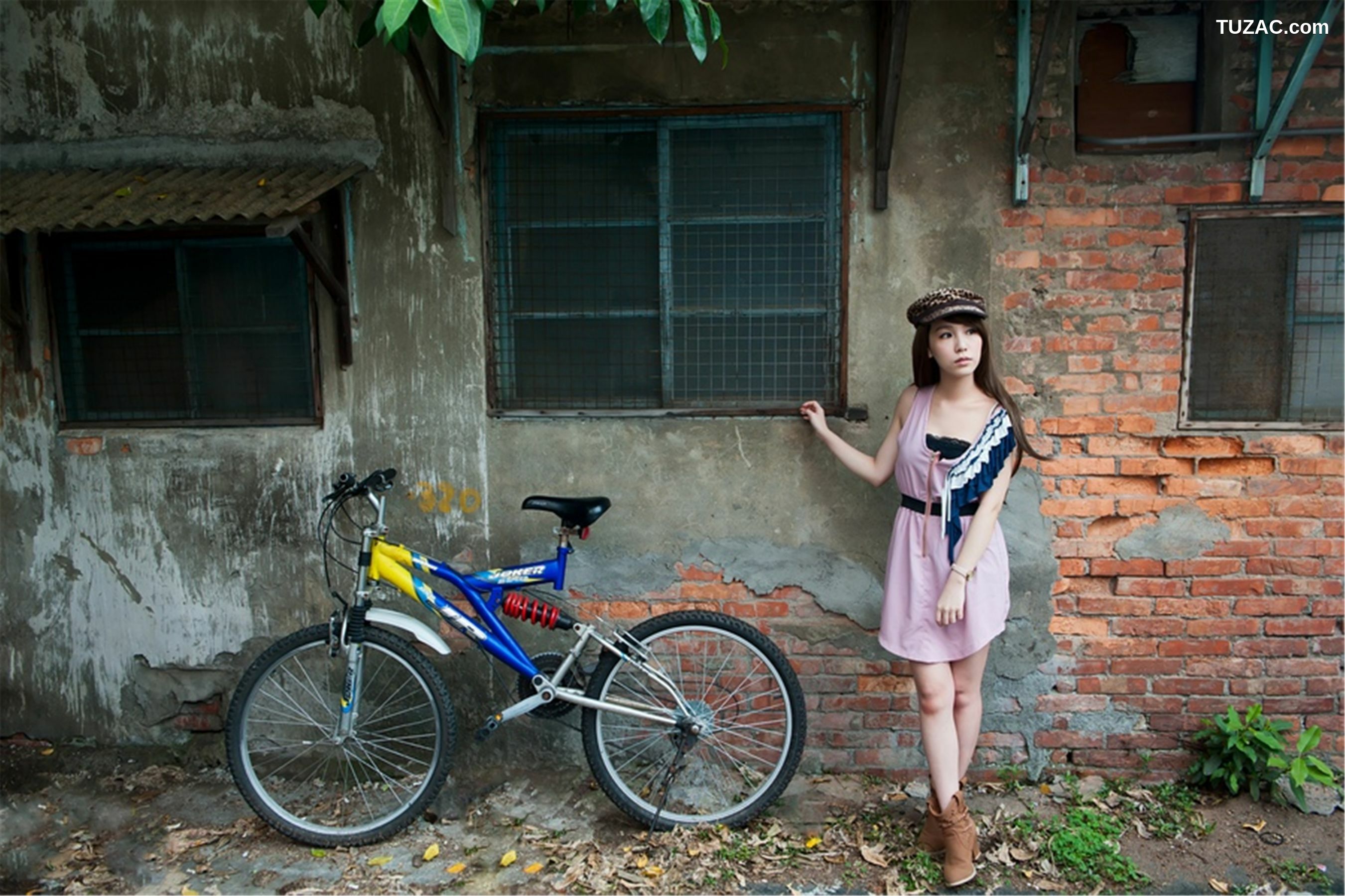 台湾正妹_Kimi小步/吕思莹《小港老巷街拍》写真集