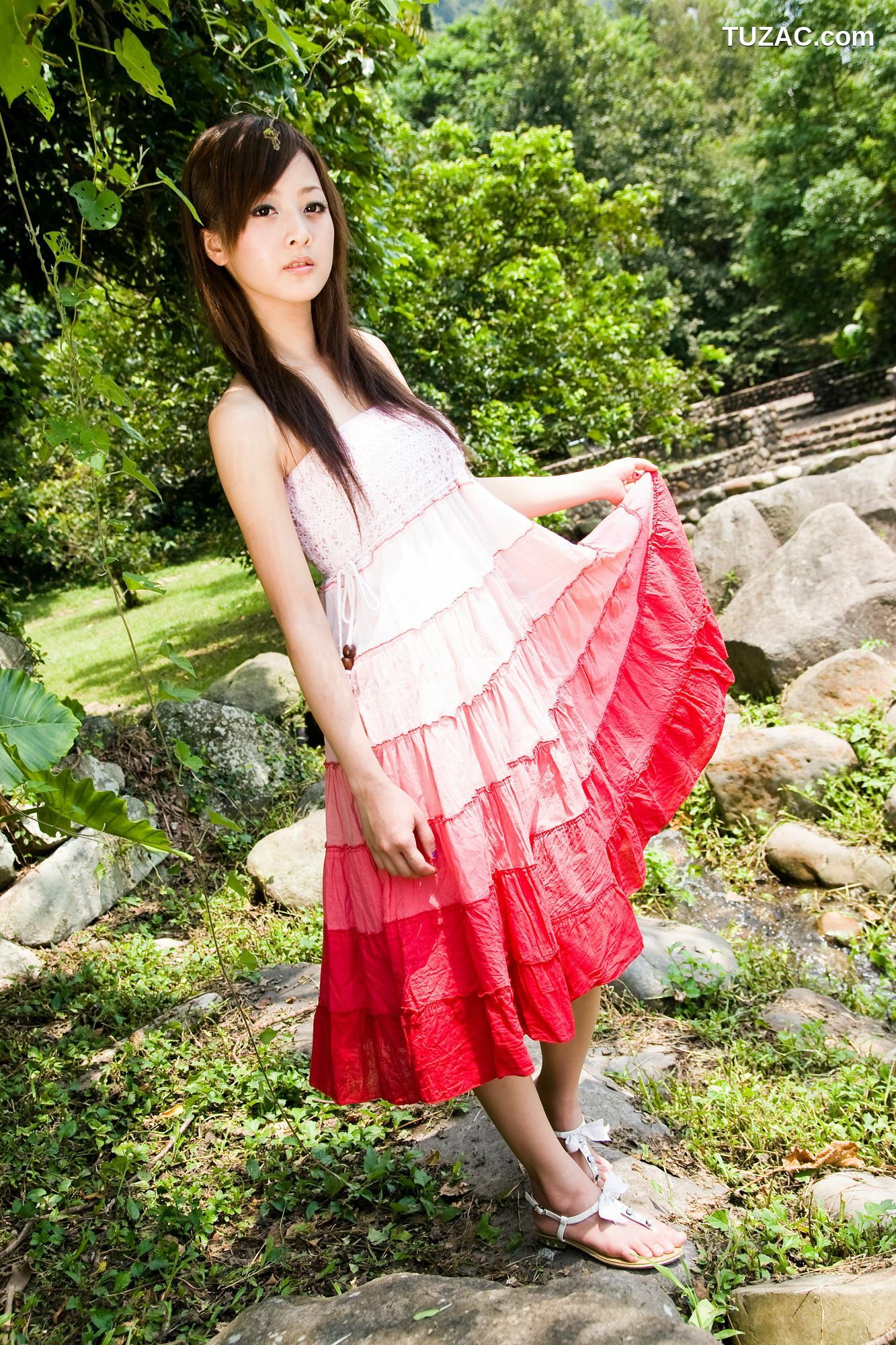 台湾正妹_Mikako/张凯洁《至善園、原住民公園外拍》写真集