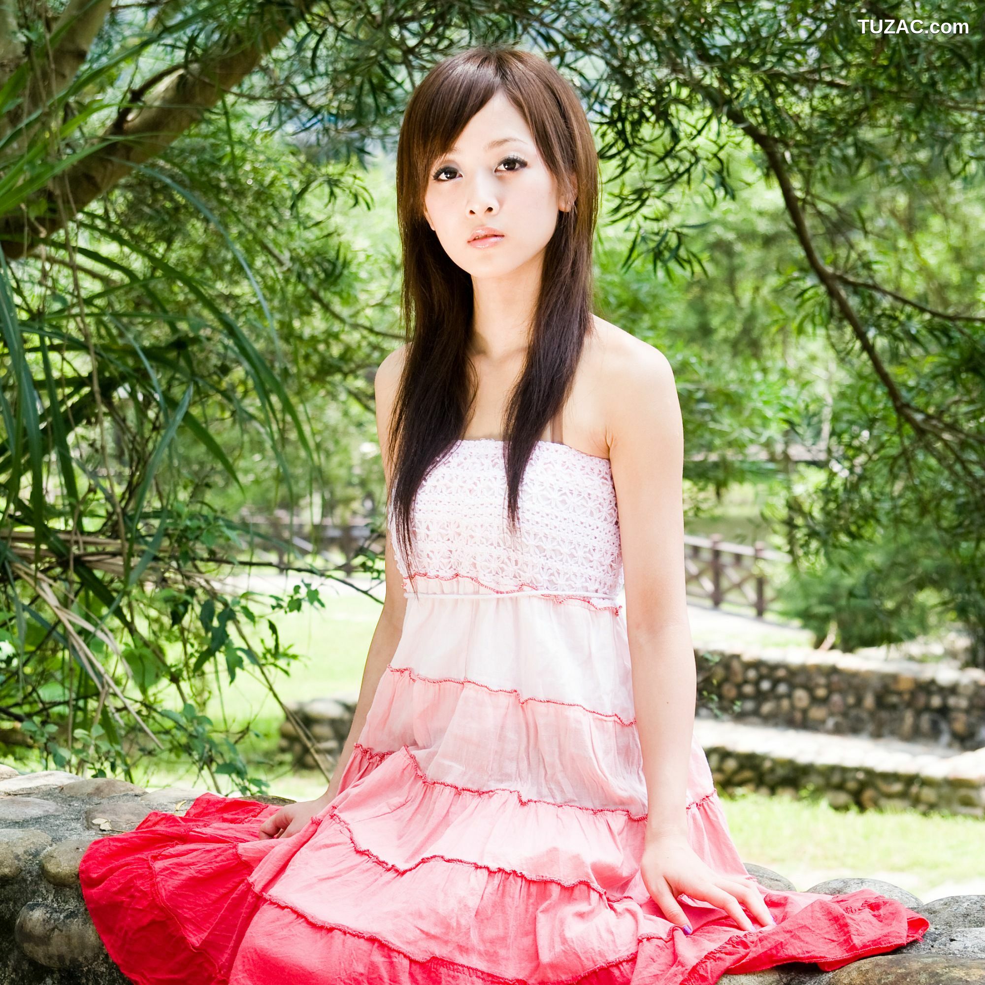 台湾正妹_Mikako/张凯洁《至善園、原住民公園外拍》写真集