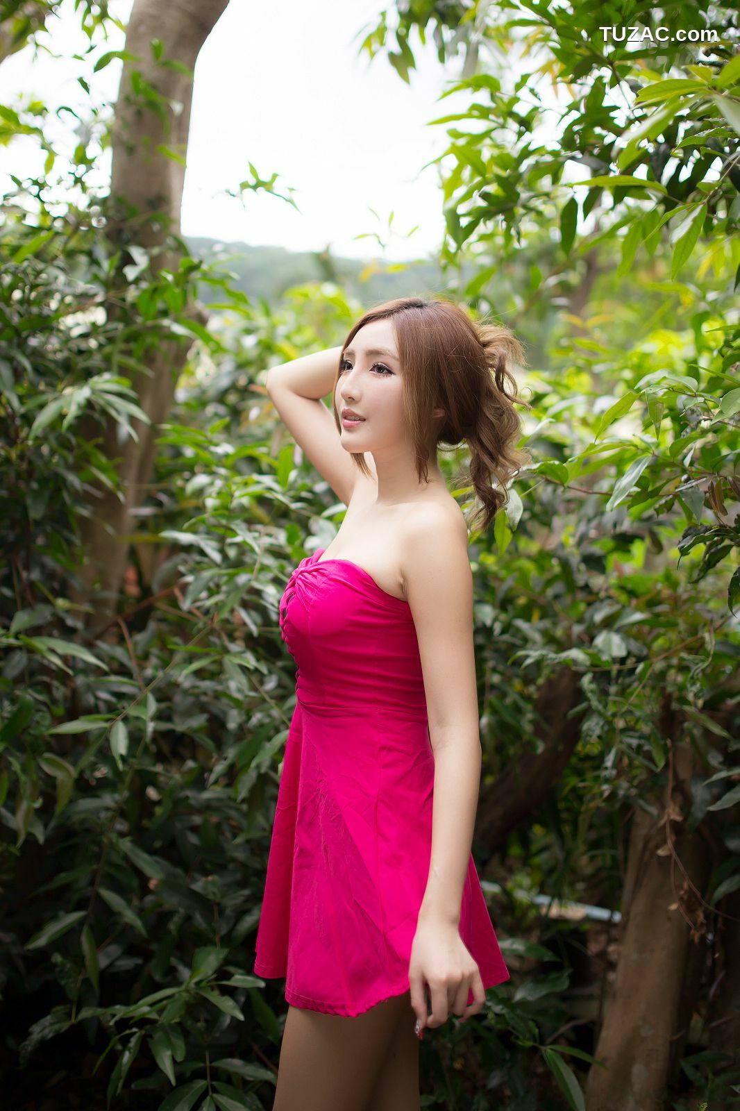 台湾正妹_Syuan赵芸《极品粉嫩红裙女神》写真集