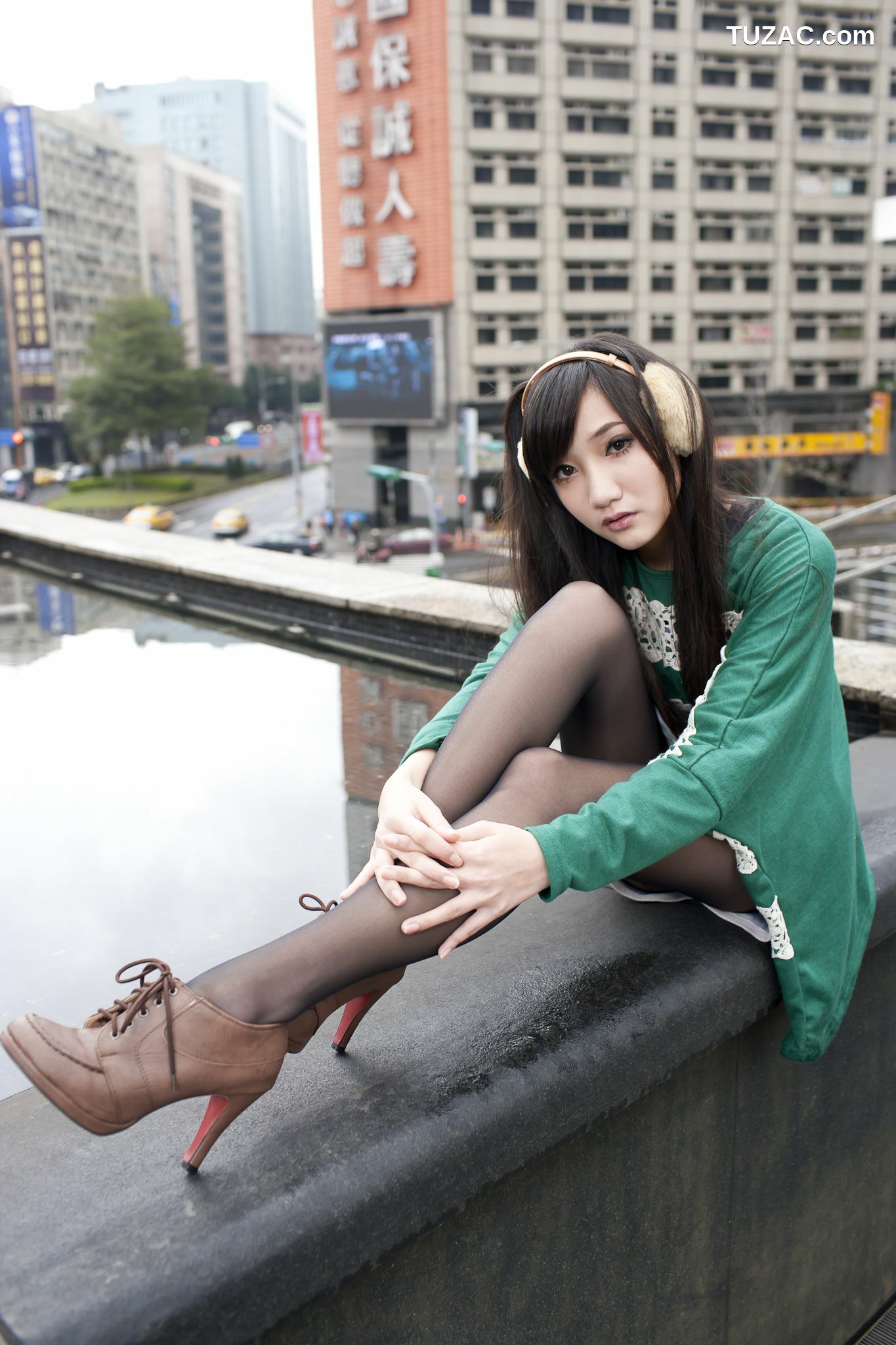 台湾正妹_Tina李霜《黑丝街拍图片》写真合集